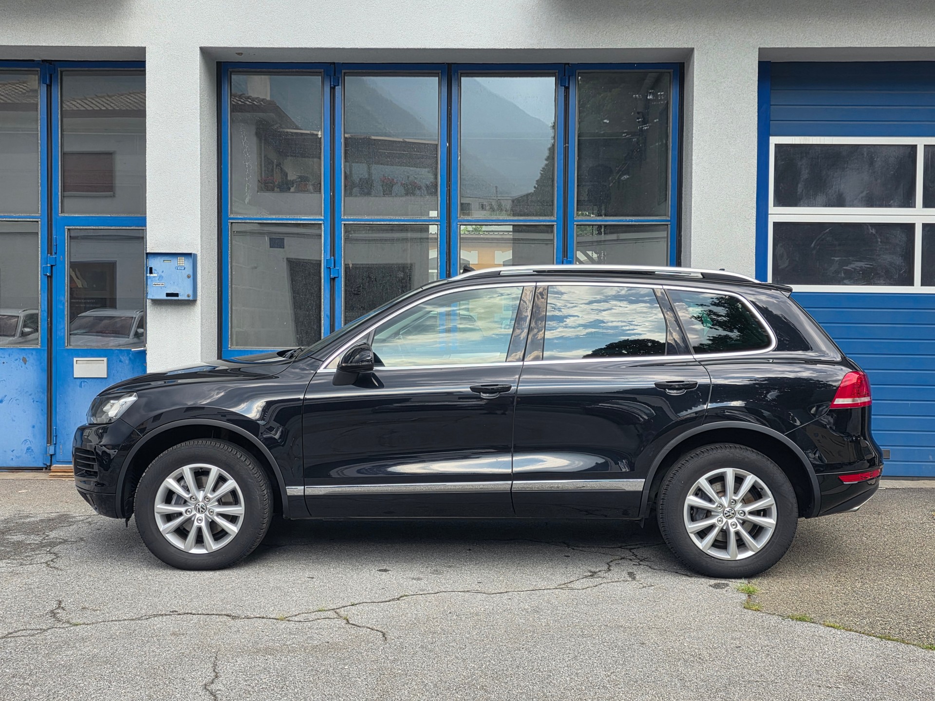 VW Touareg 3.0 TDI BlueMotion Technology Tiptronic-image-2