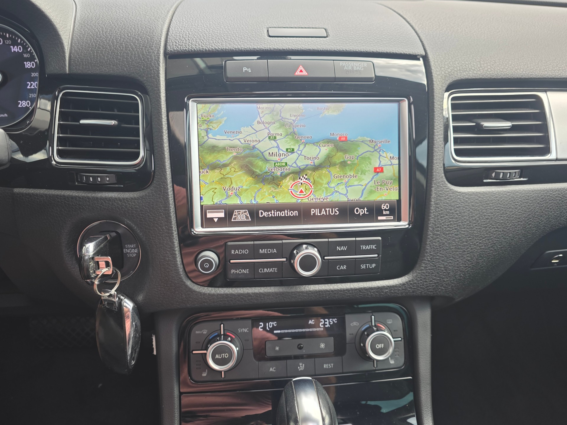 VW Touareg 3.0 TDI BlueMotion Technology Tiptronic-image-22
