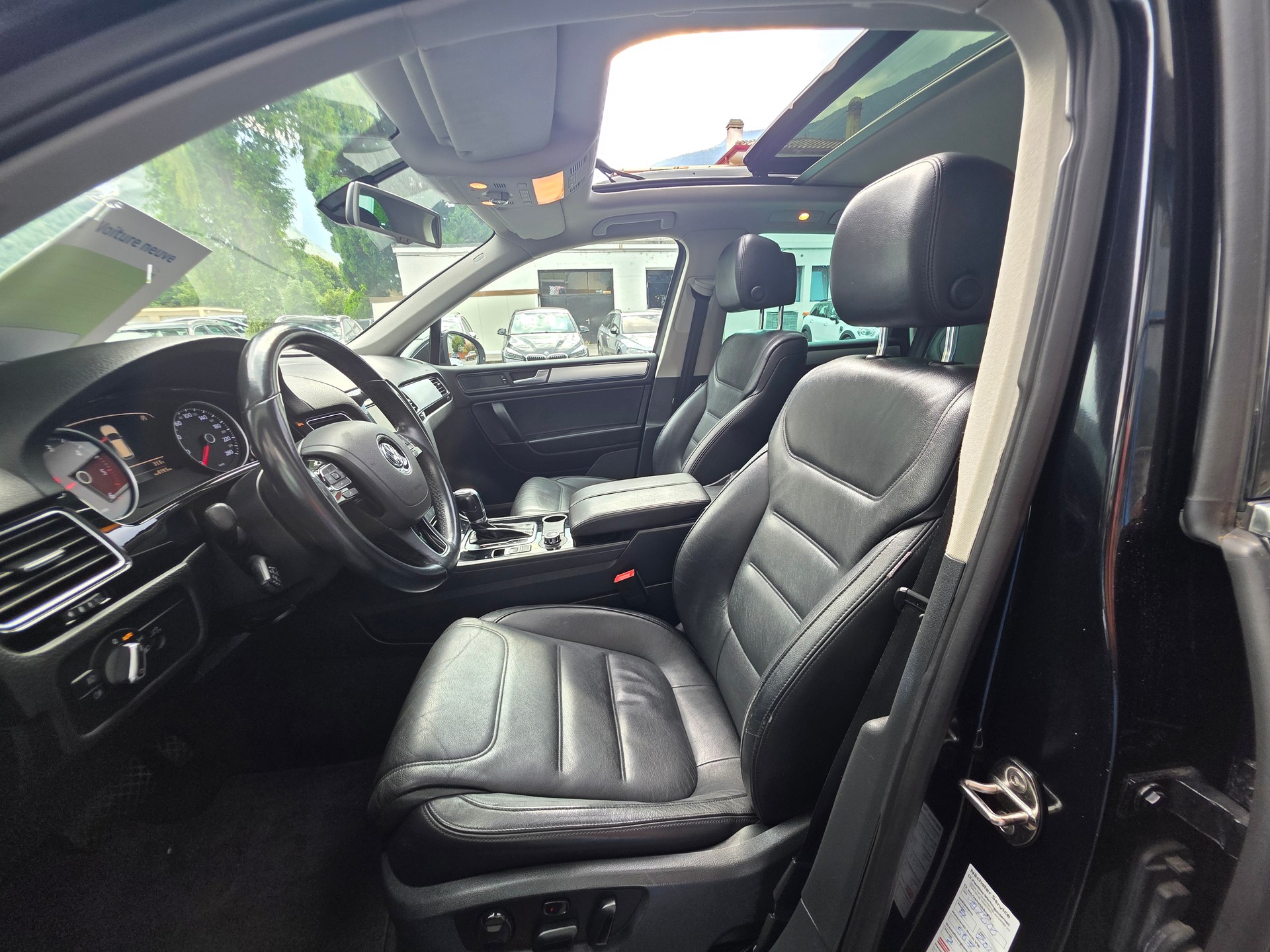 VW Touareg 3.0 TDI BlueMotion Technology Tiptronic-image-12