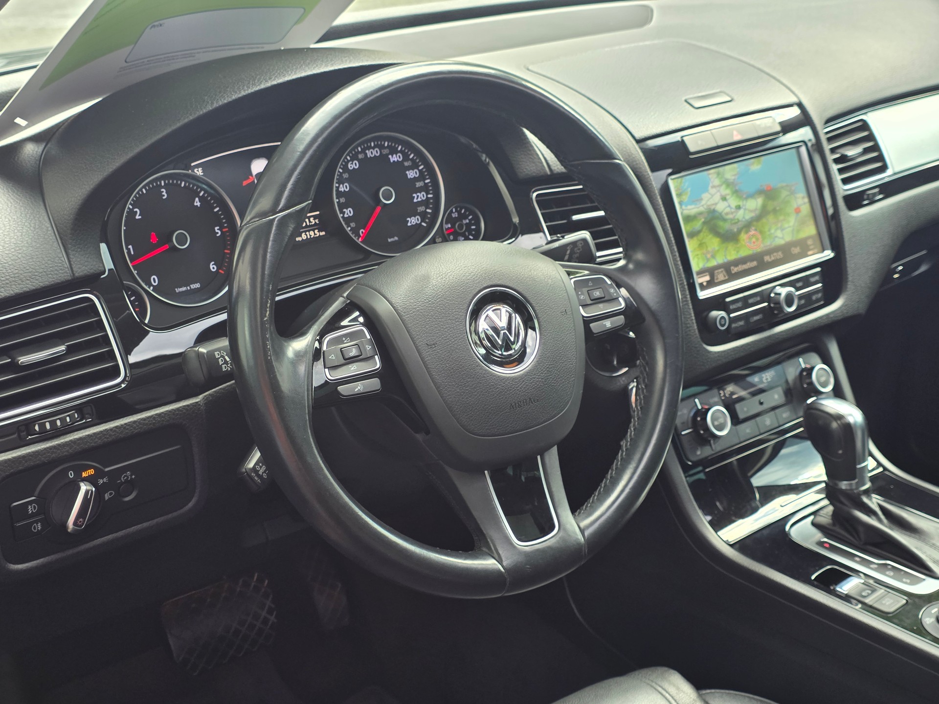 VW Touareg 3.0 TDI BlueMotion Technology Tiptronic-image-13