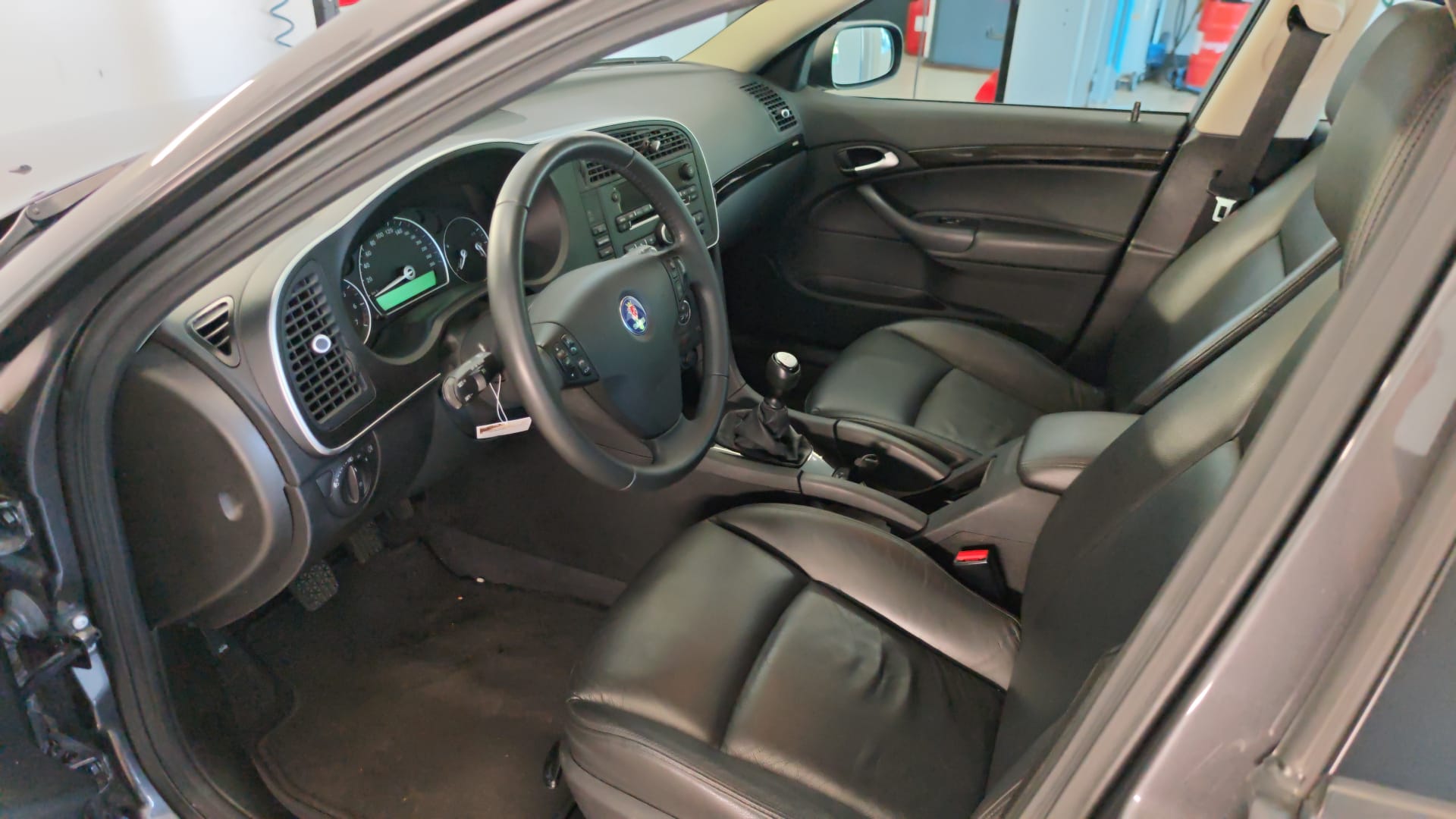 SAAB 9-3 2.0 BioPower Vector-image-3