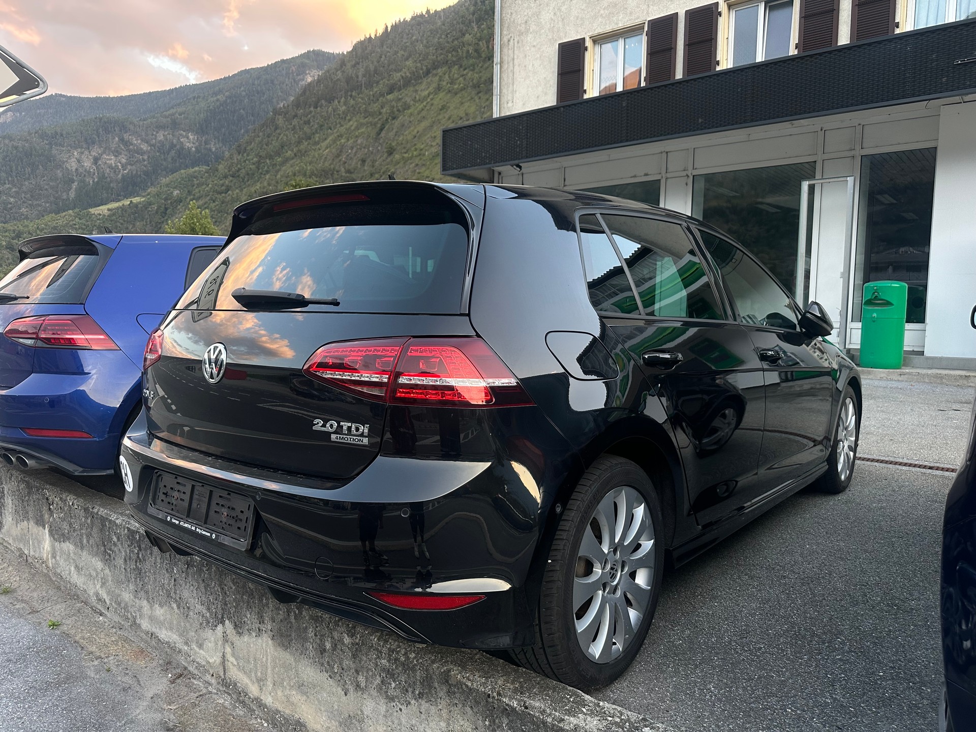 VW Golf 2.0 TDI Cup R-Line 4Motion-image-4