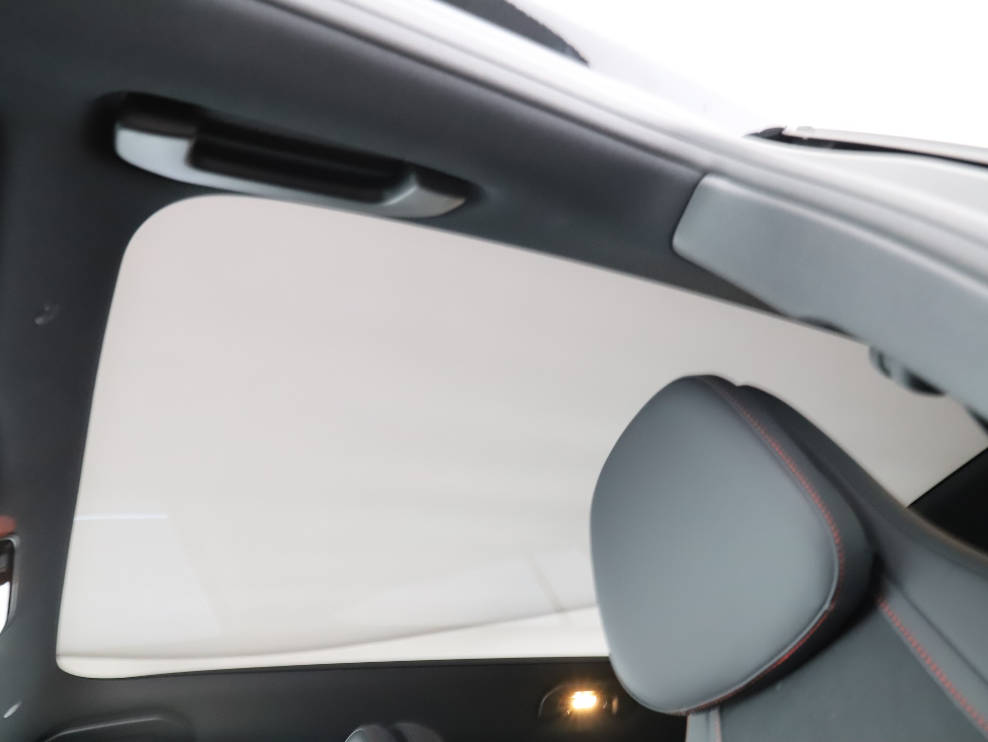 MERCEDES-BENZ GLB 220 4Matic 8G-Tronic-image-12