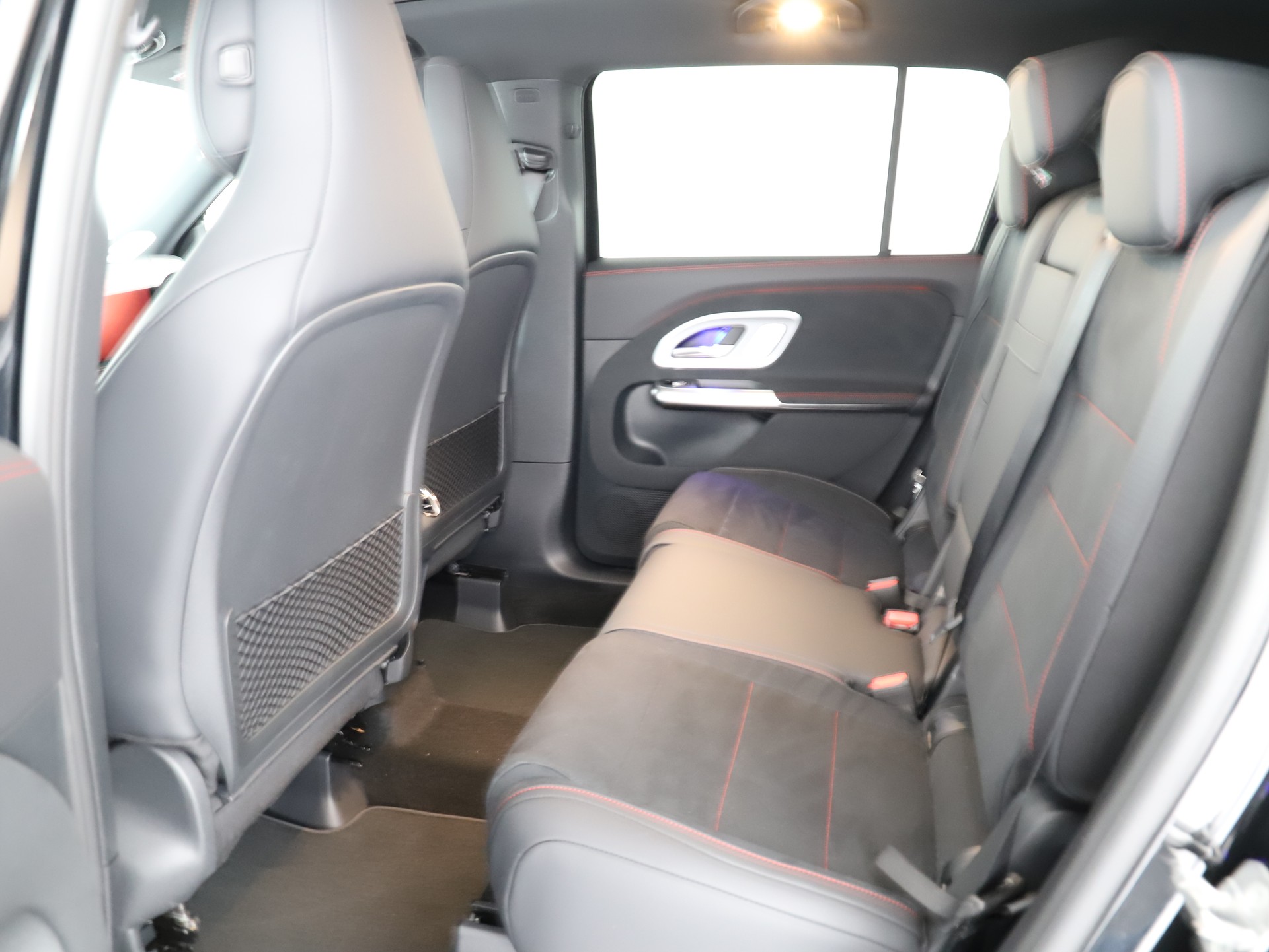 MERCEDES-BENZ GLB 220 4Matic 8G-Tronic-image-10