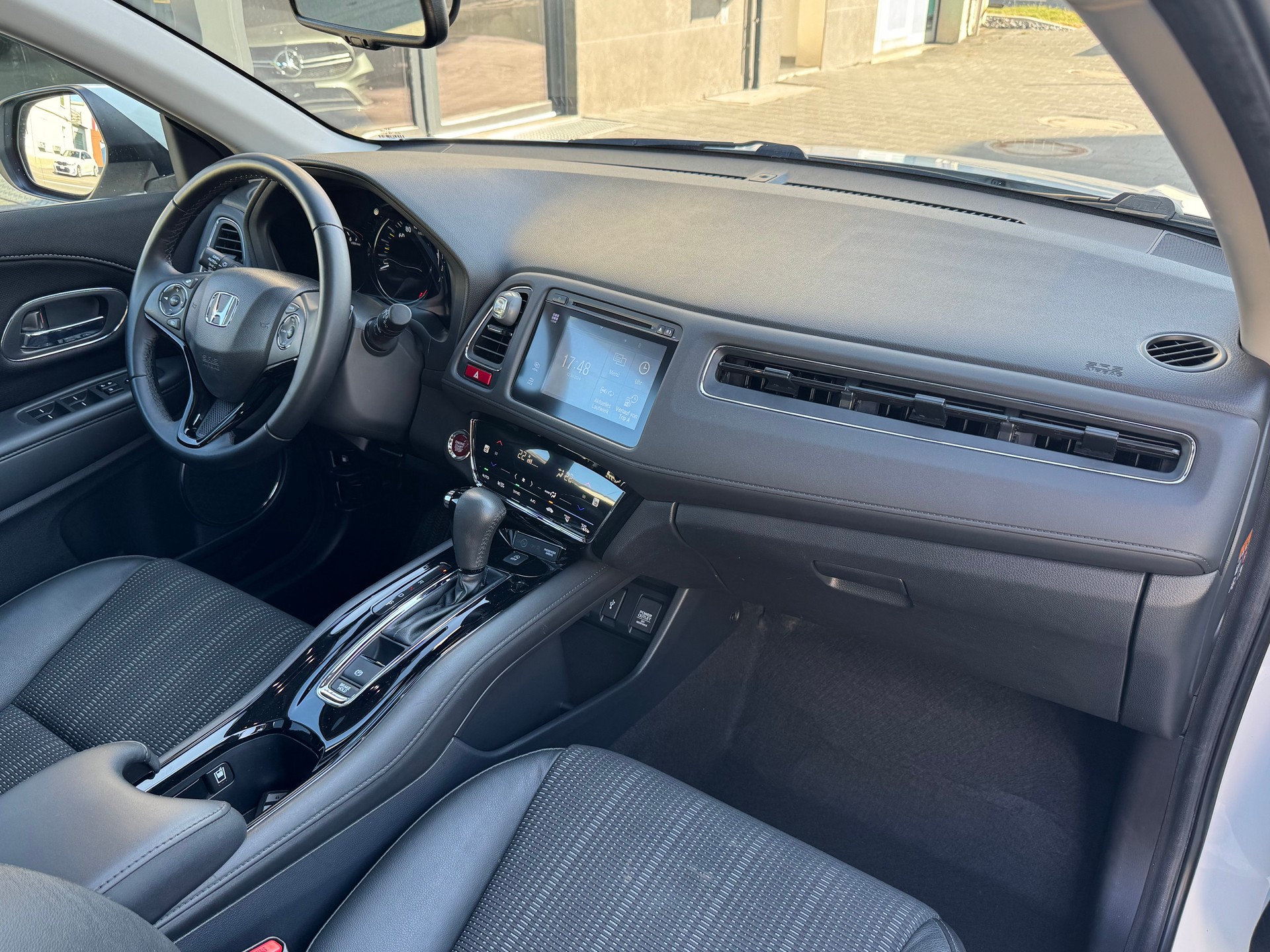 HONDA HR-V 1.5i-VTEC Executive CVT-image-11