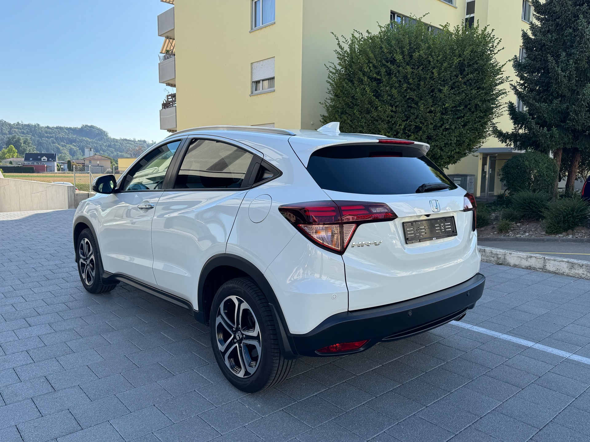 HONDA HR-V 1.5i-VTEC Executive CVT-image-2