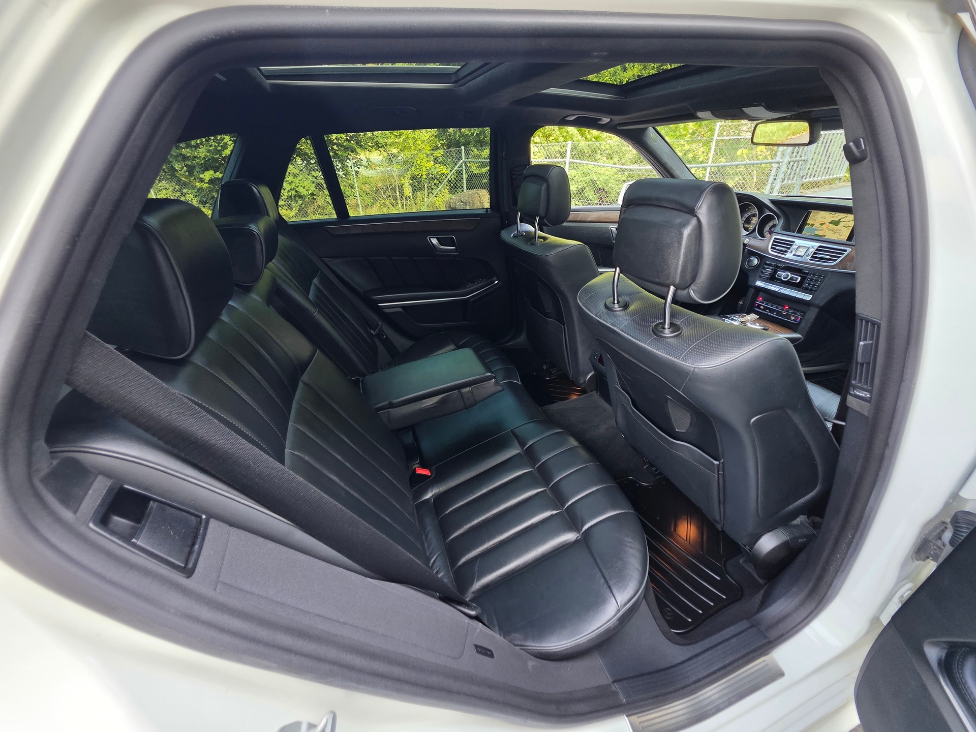 MERCEDES-BENZ E 500 Avantgarde 4Matic 7G-Tronic-image-25