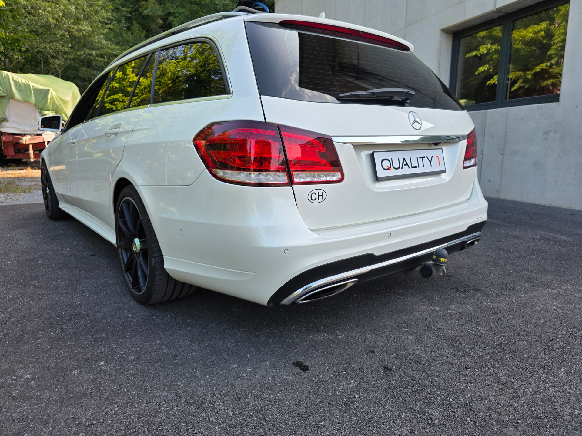 MERCEDES-BENZ E 500 Avantgarde 4Matic 7G-Tronic-image-30