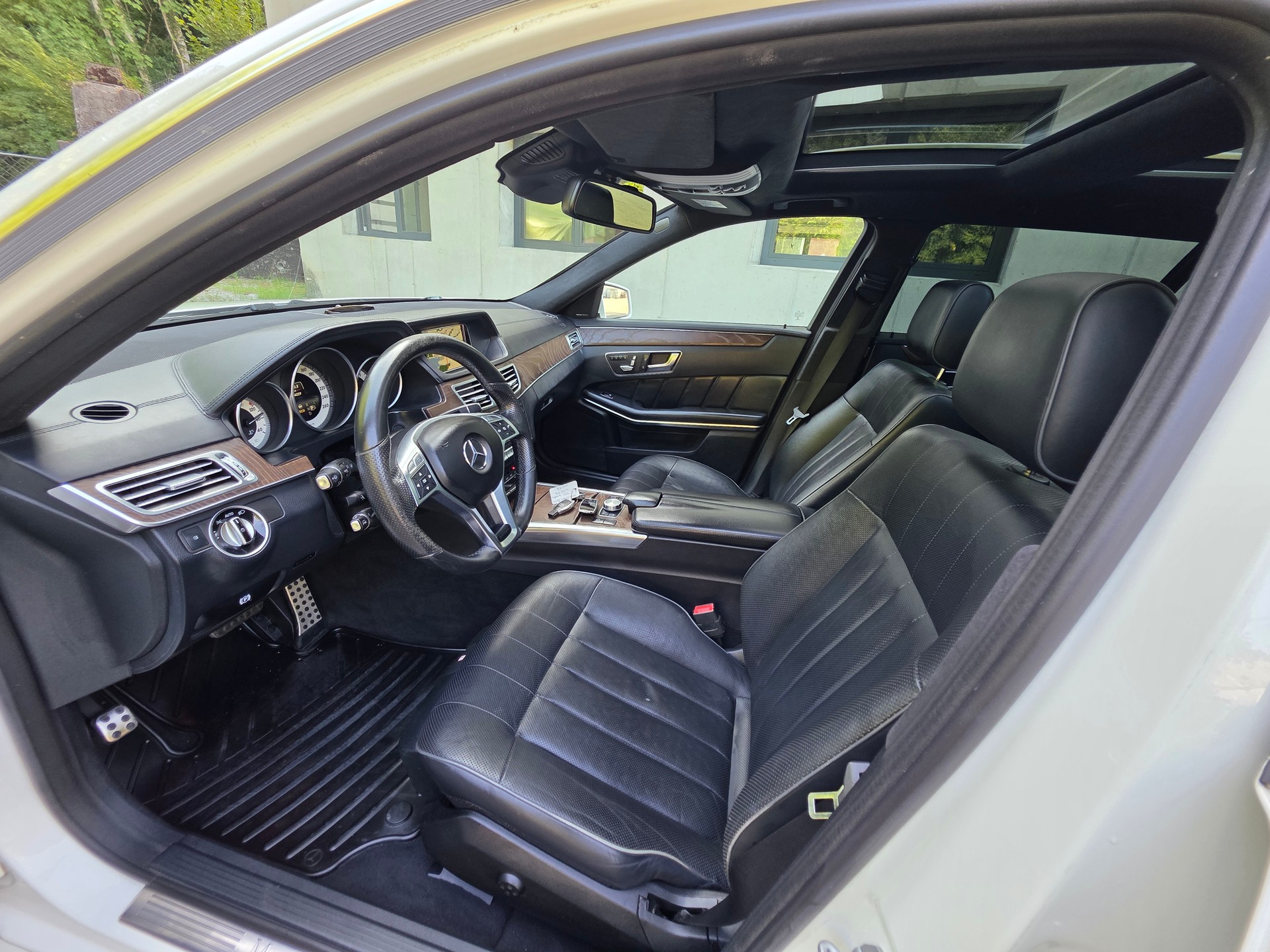 MERCEDES-BENZ E 500 Avantgarde 4Matic 7G-Tronic-image-21