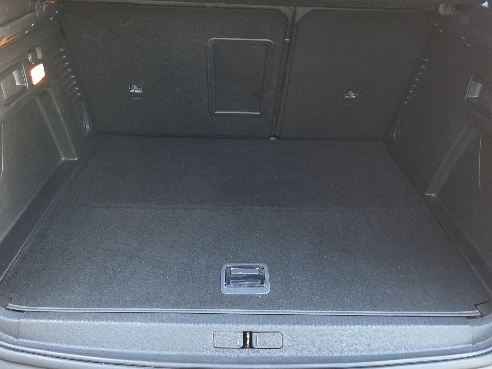 PEUGEOT 3008 300e Hybrid4 Allure Pack EAT8-image-10
