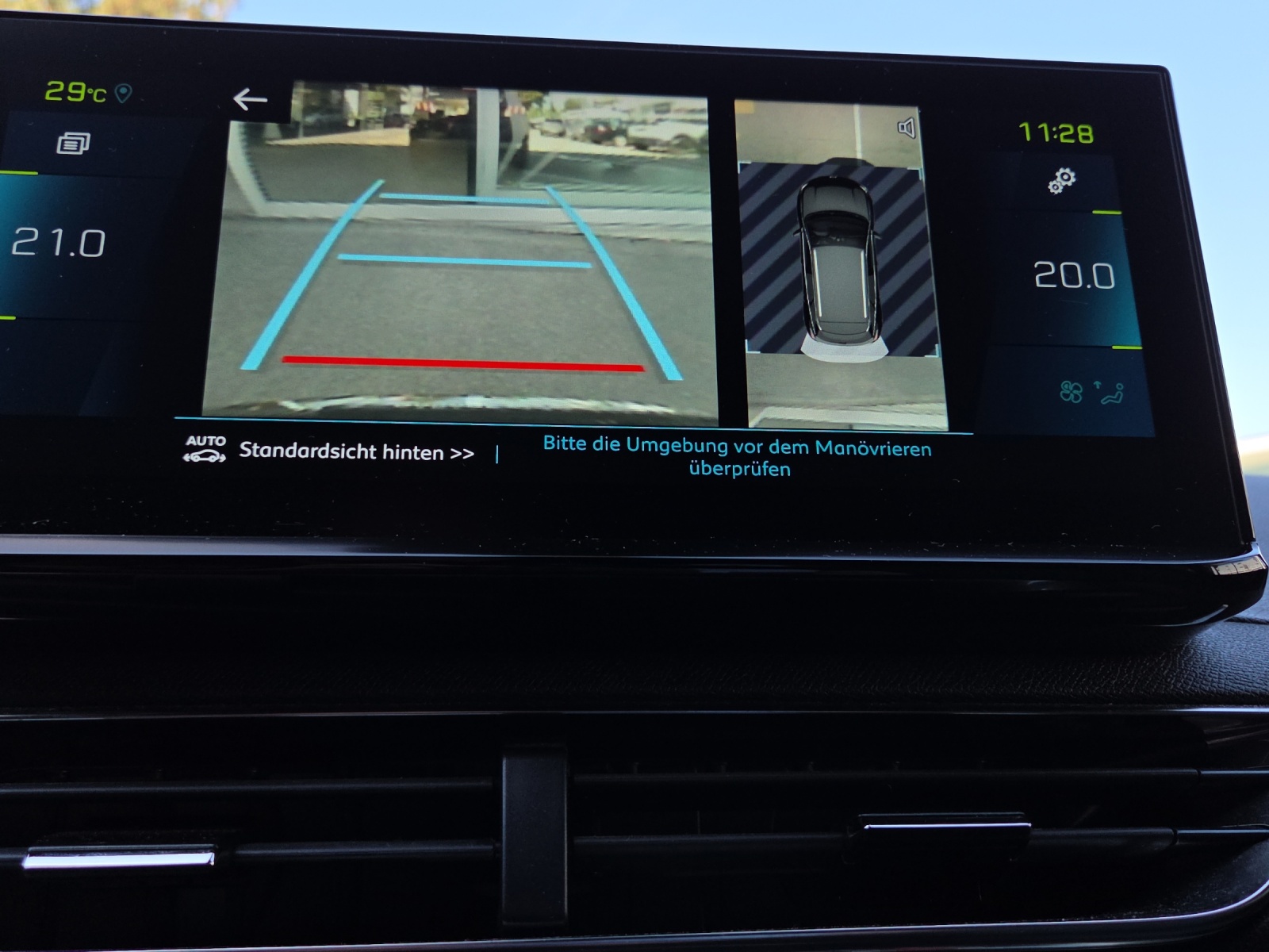 PEUGEOT 3008 300e Hybrid4 Allure Pack EAT8-image-11