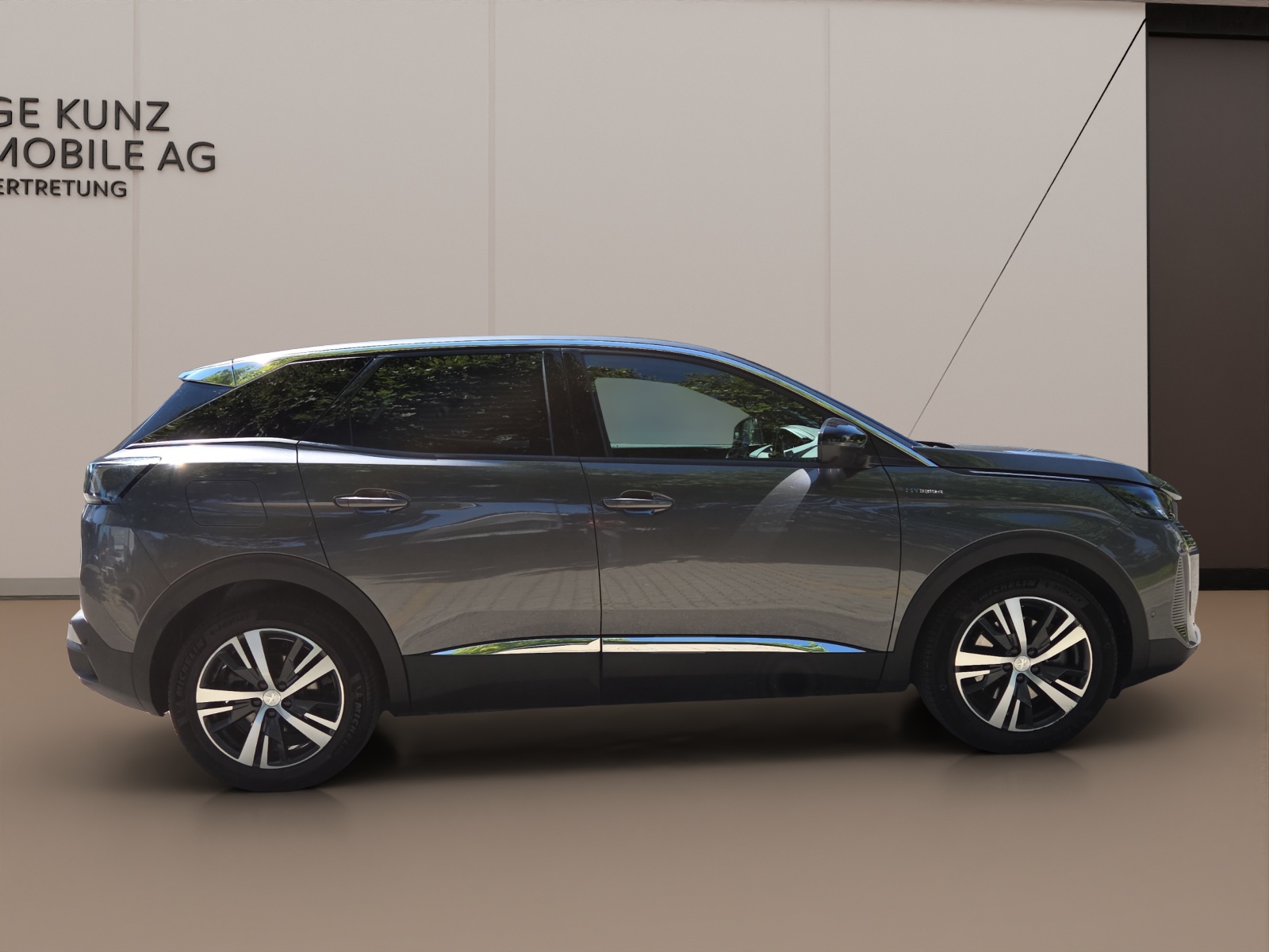 PEUGEOT 3008 300e Hybrid4 Allure Pack EAT8-image-4