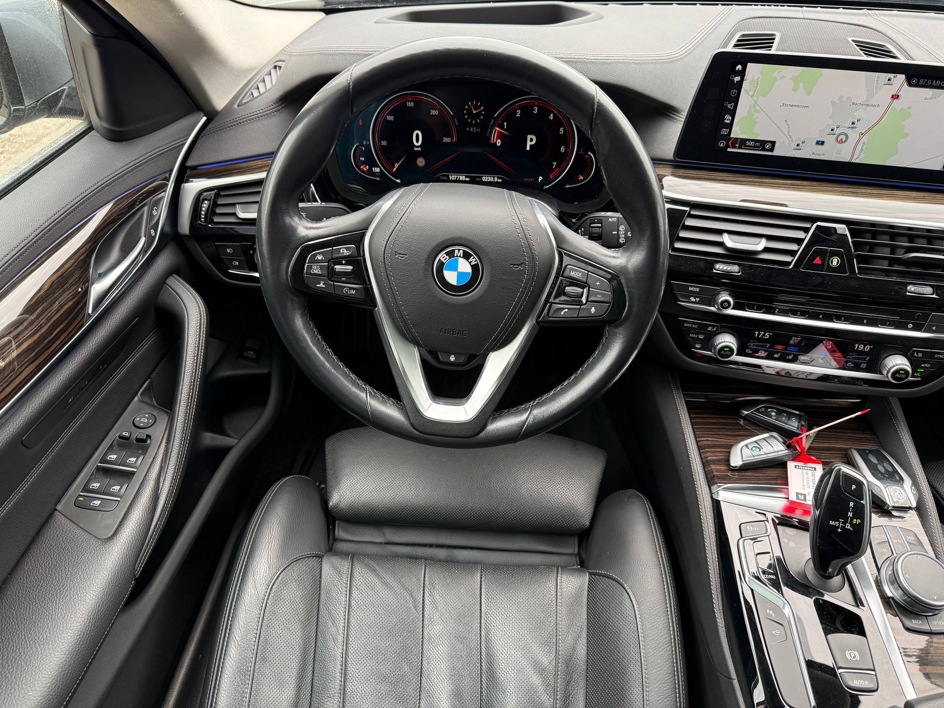 BMW 540i xDrive Touring Luxury Line Steptronic-image-9
