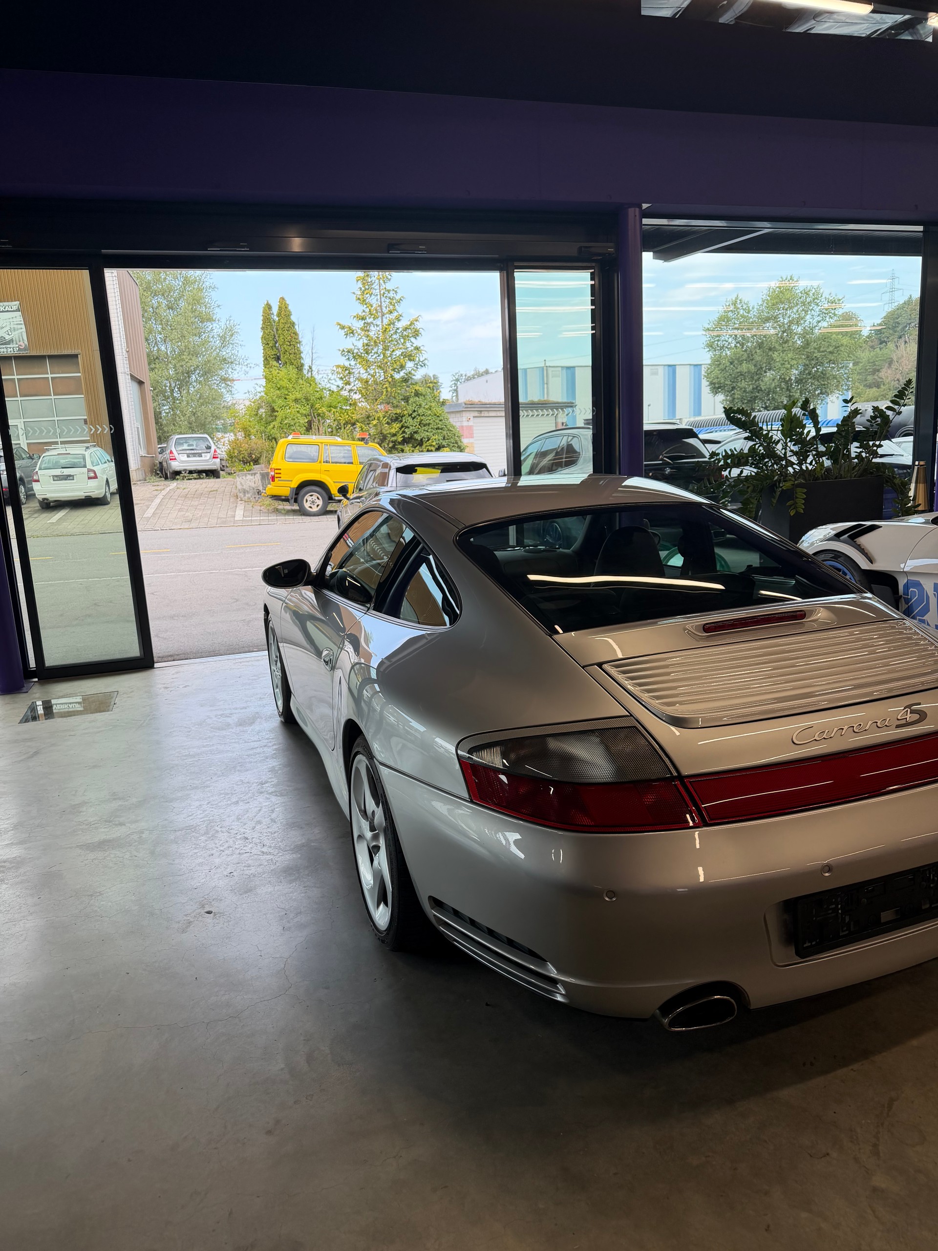 PORSCHE 911 Carrera 4 S-image-4
