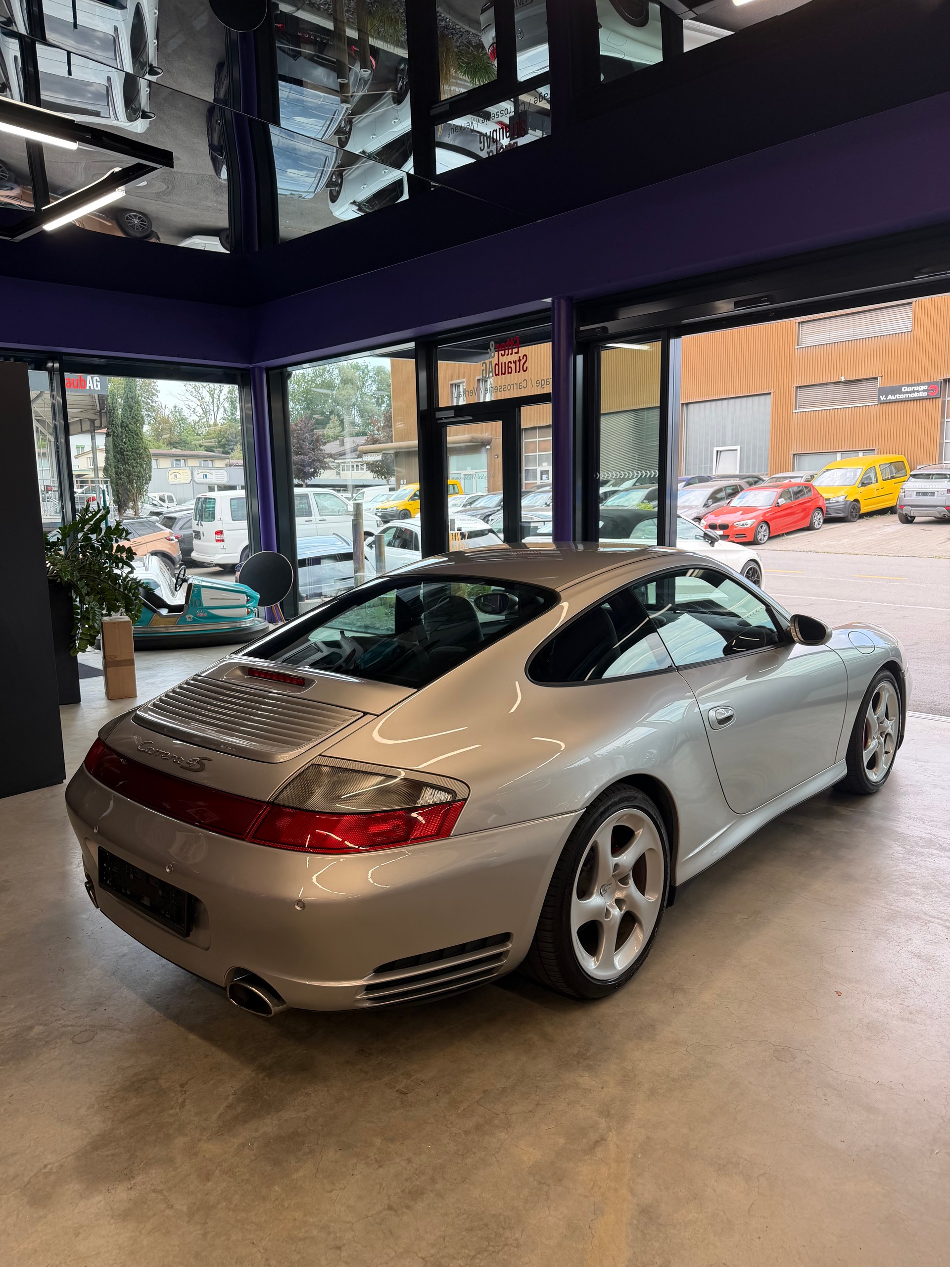 PORSCHE 911 Carrera 4 S-image-3