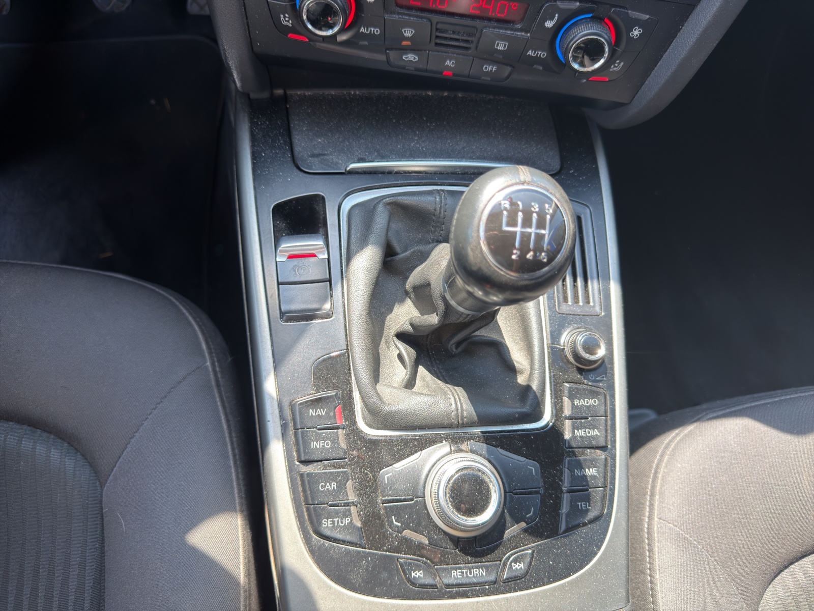 AUDI A4 Avant 1.8 TFSI quattro-image-10