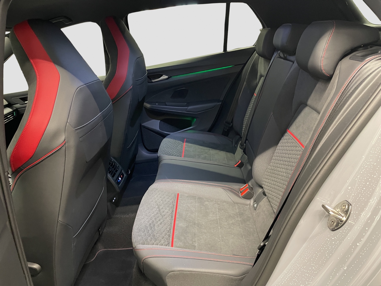 VW Golf 2.0 TSI GTI Clubsport DSG-image-12
