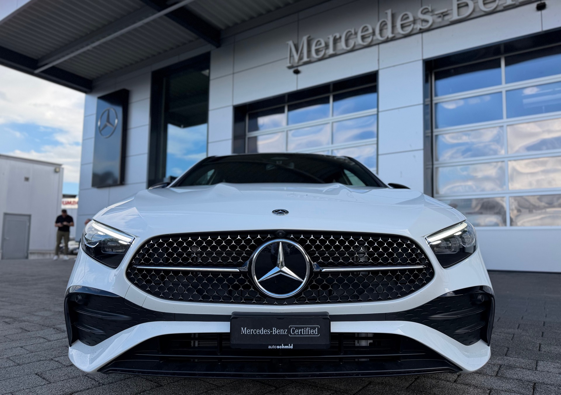 MERCEDES-BENZ A 250 AMG Line 4Matic 8G-DCT-showroom-element-3