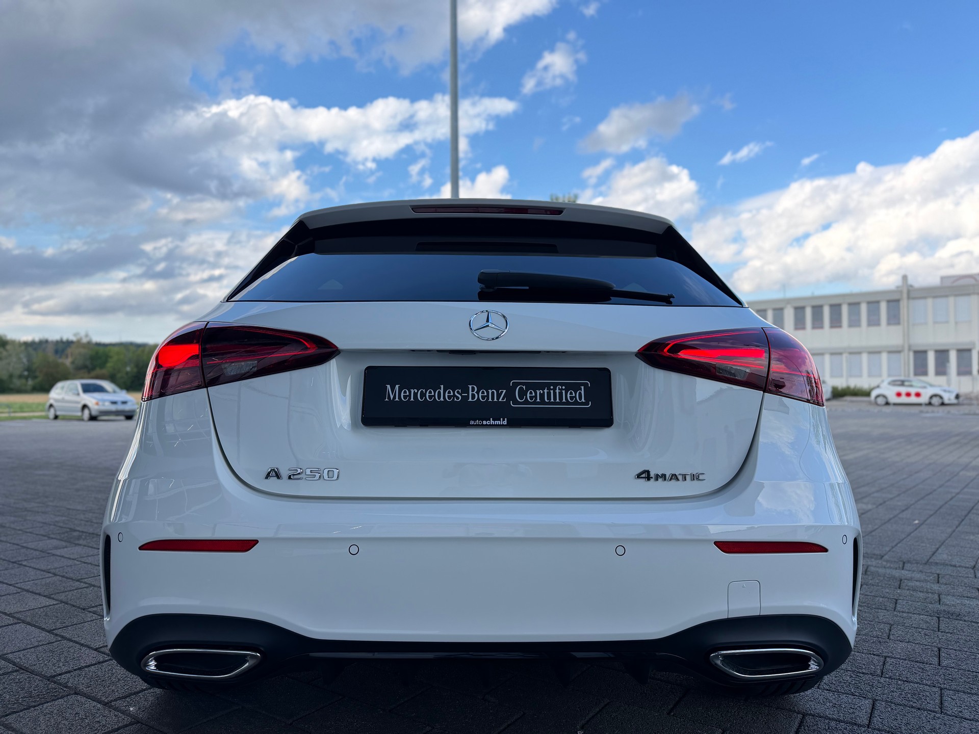 MERCEDES-BENZ A 250 AMG Line 4Matic 8G-DCT-showroom-element-2