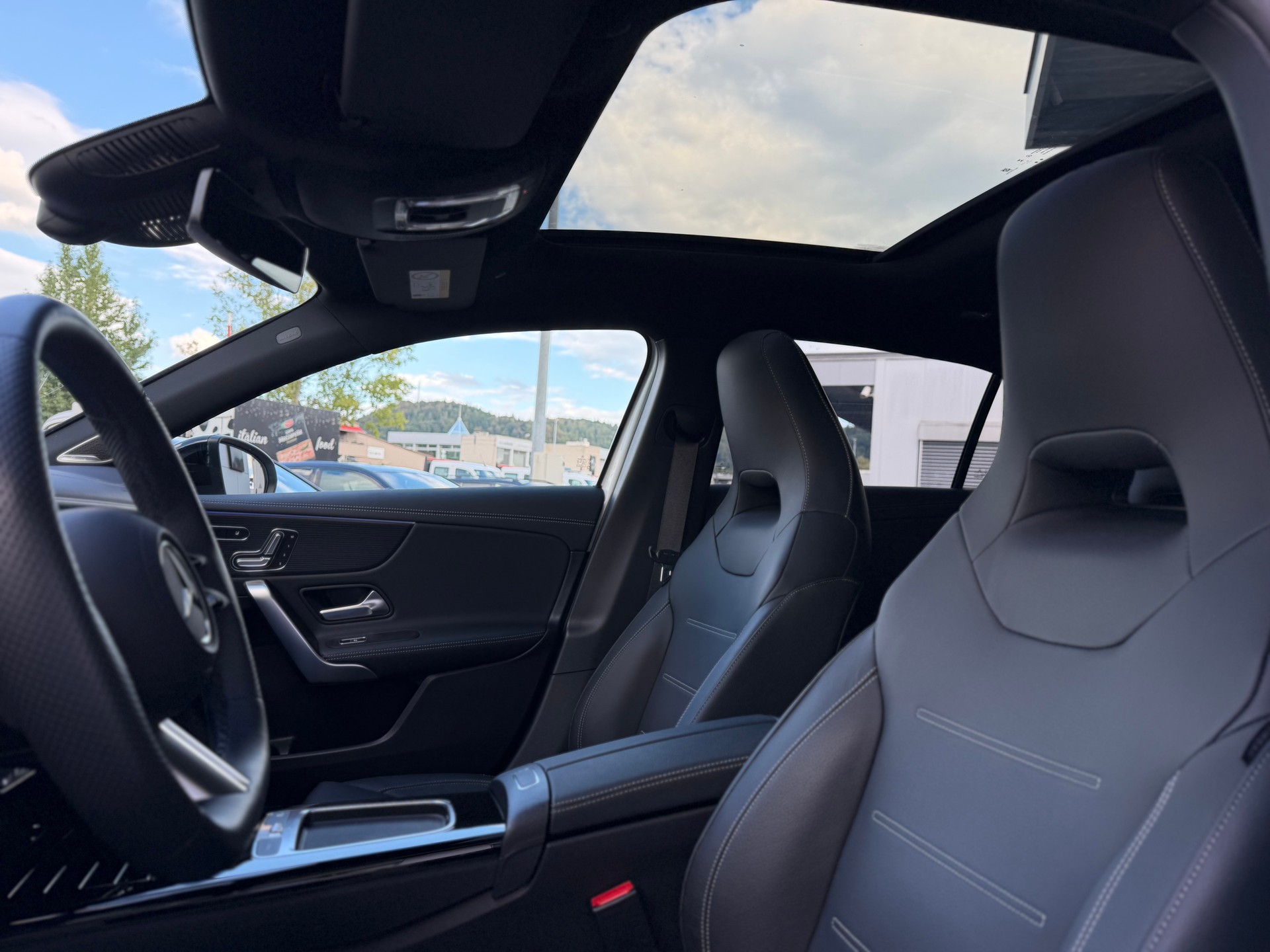 MERCEDES-BENZ A 250 AMG Line 4Matic 8G-DCT-image-5