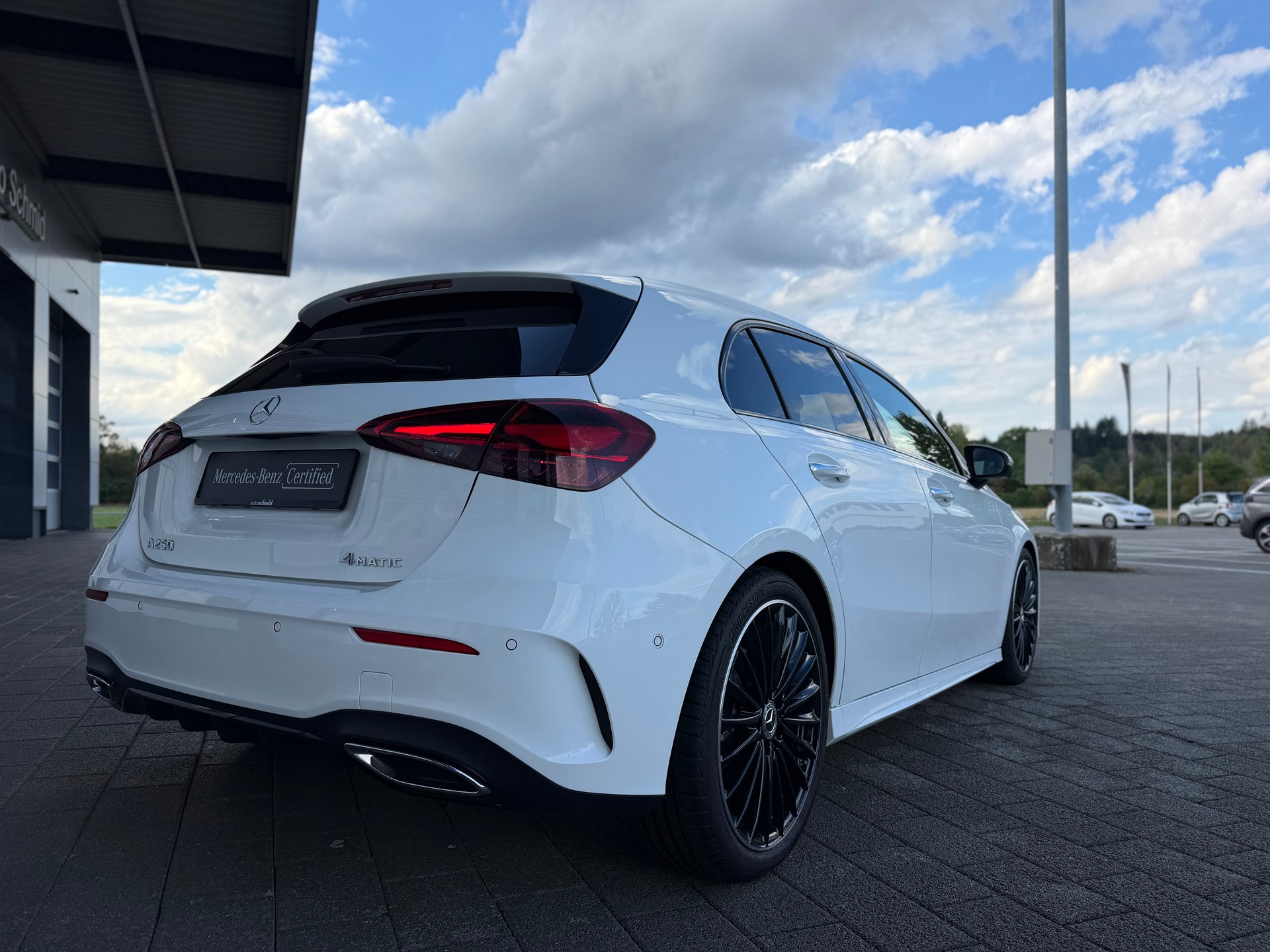 MERCEDES-BENZ A 250 AMG Line 4Matic 8G-DCT-showroom-element-1