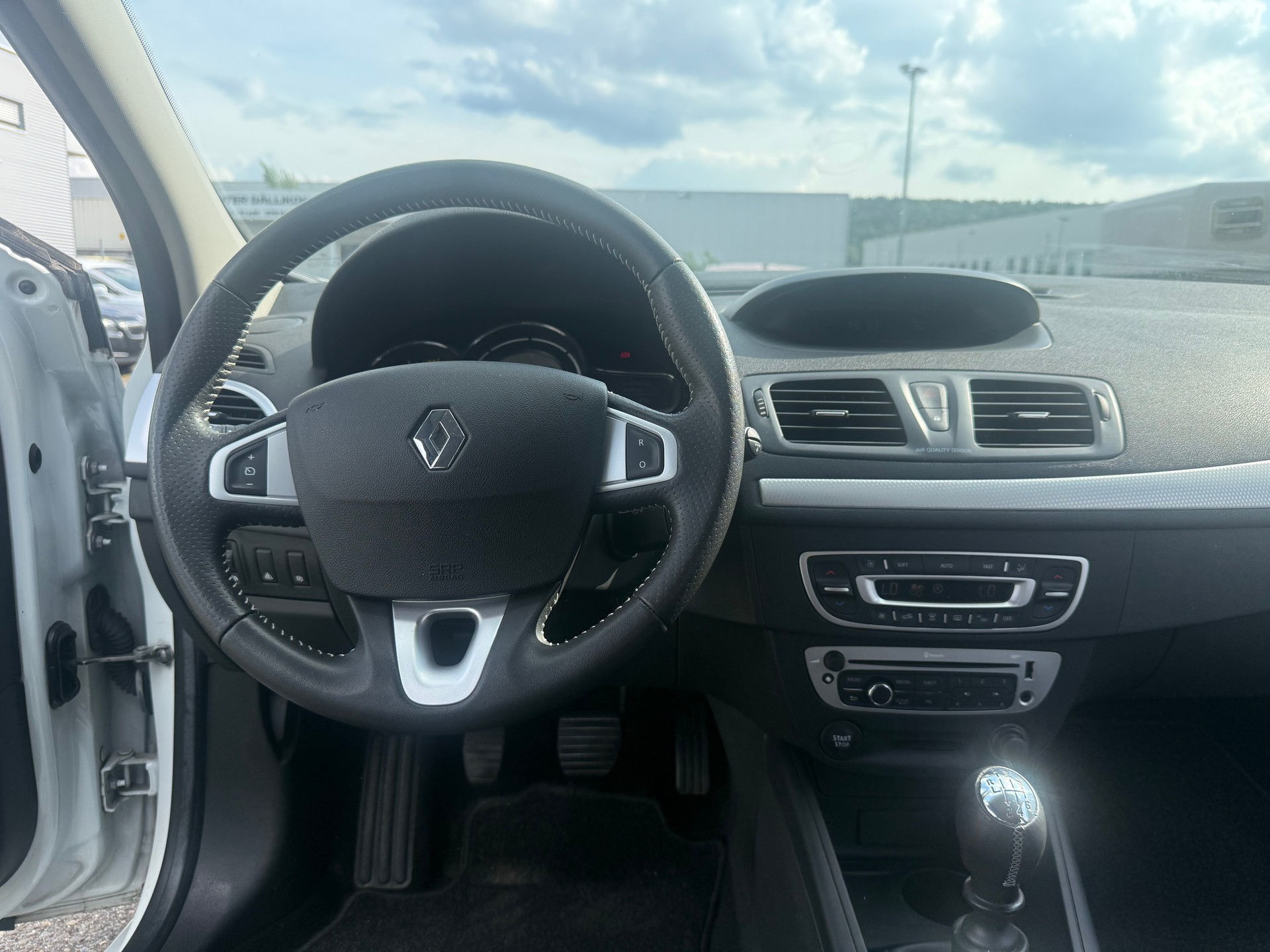 RENAULT Mégane 1.5 dCi Bose-image-2