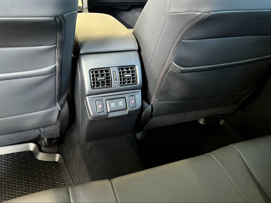 SUBARU Outback 2.5i Luxury-image-16