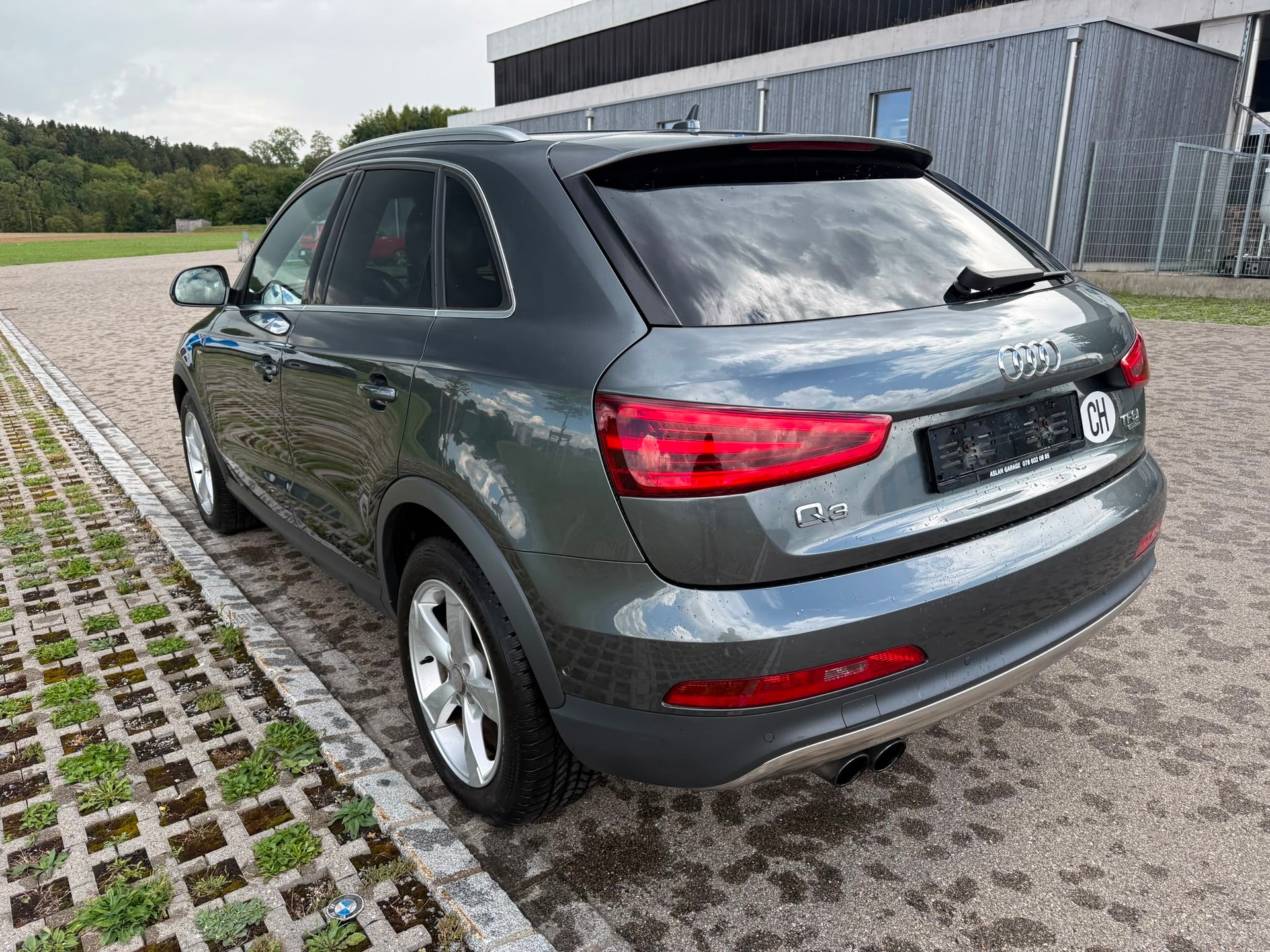 AUDI Q3 2.0 TFSI quattro S-tronic-image-4