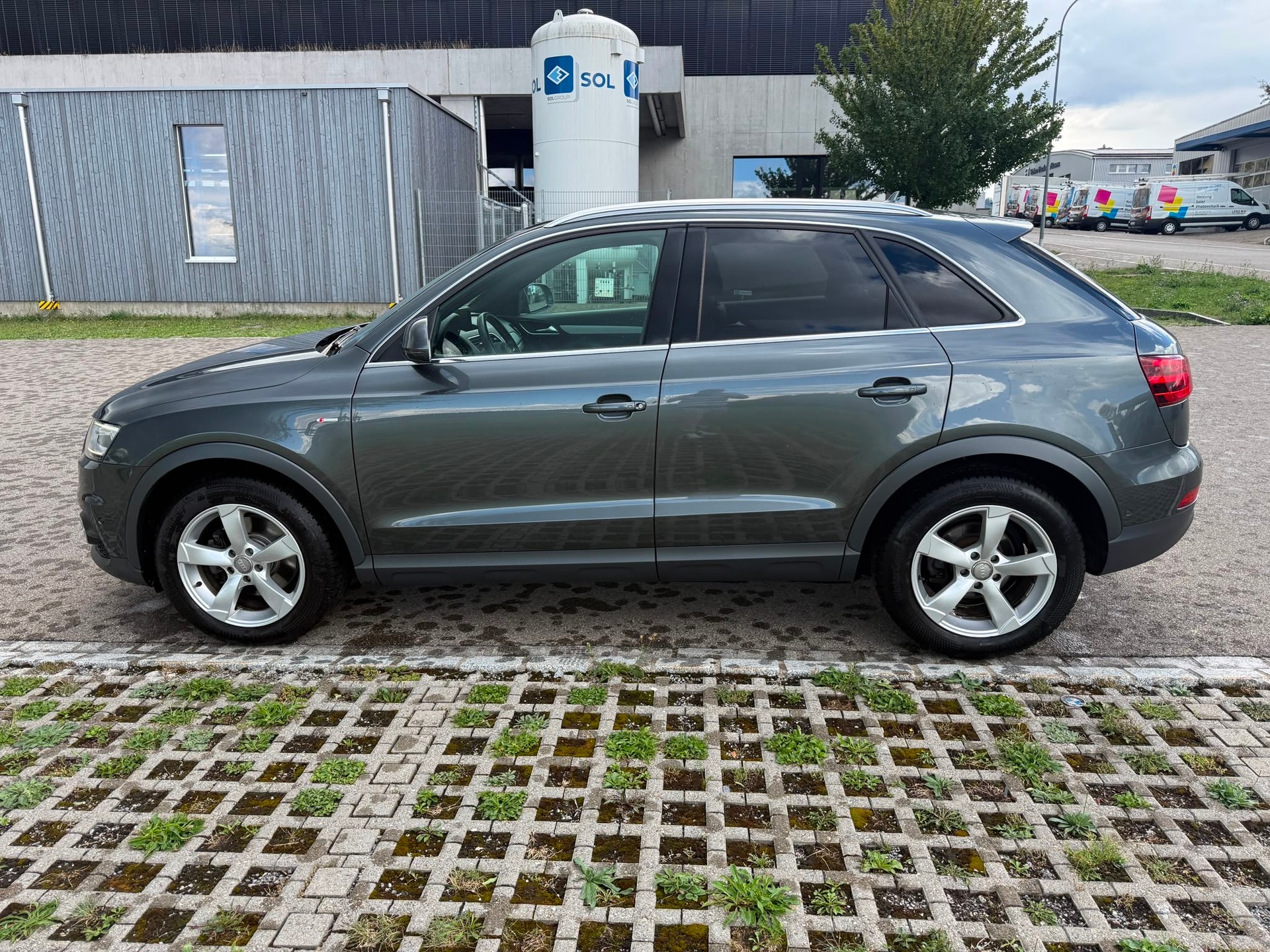 AUDI Q3 2.0 TFSI quattro S-tronic-image-7