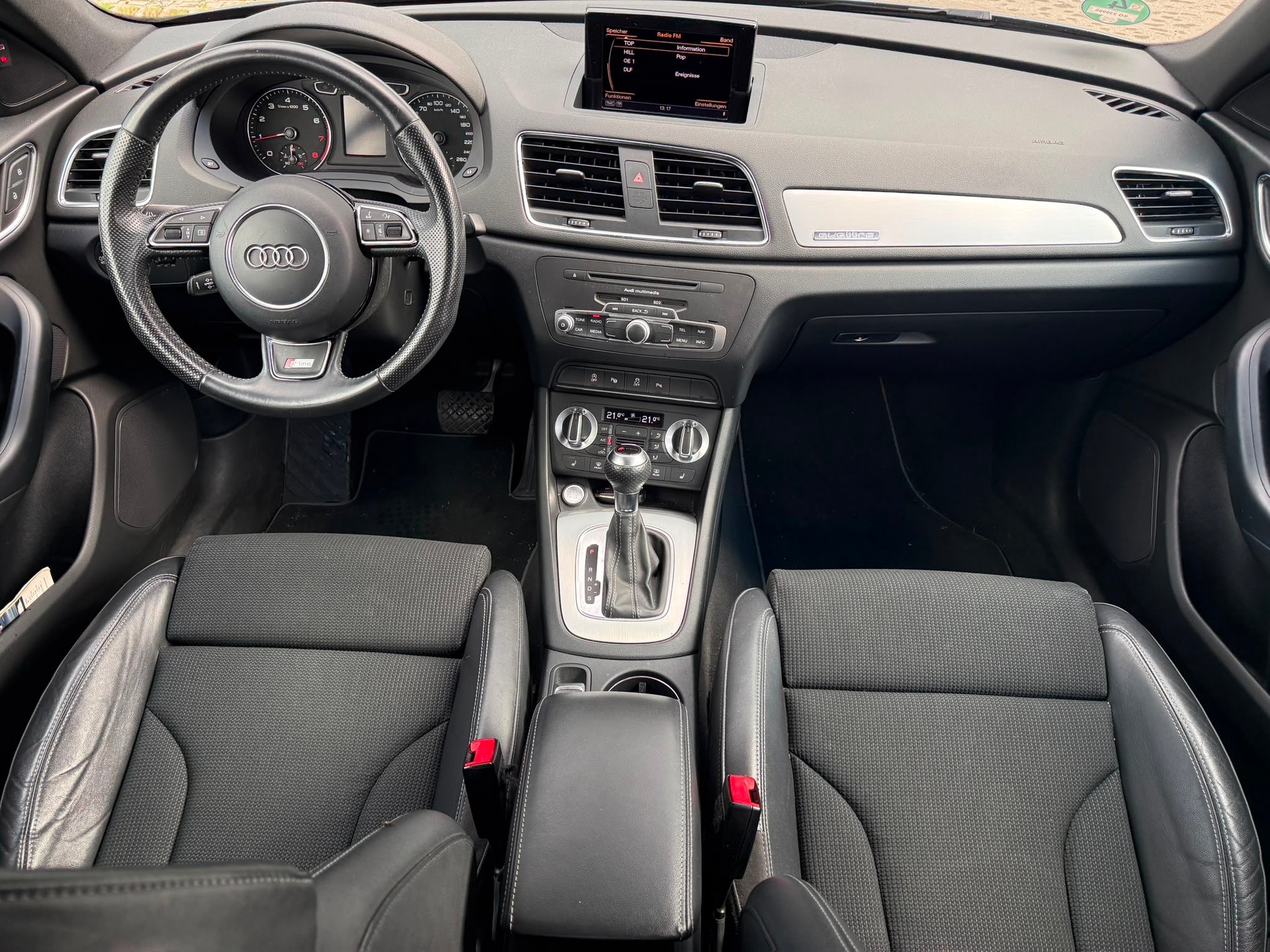 AUDI Q3 2.0 TFSI quattro S-tronic-image-14