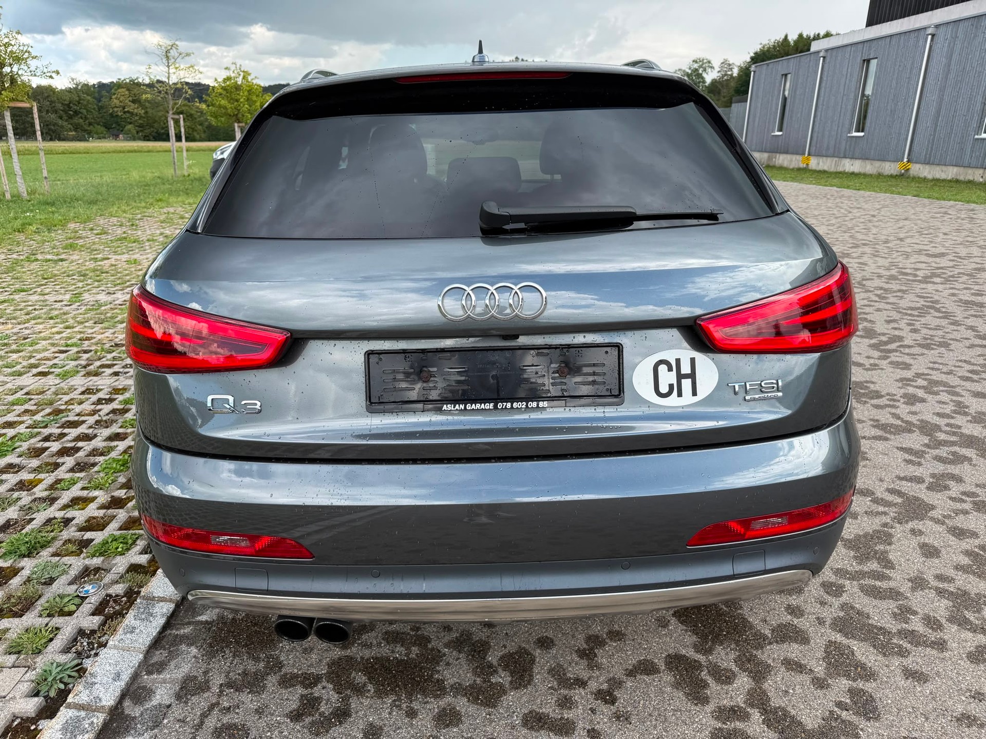 AUDI Q3 2.0 TFSI quattro S-tronic-image-3
