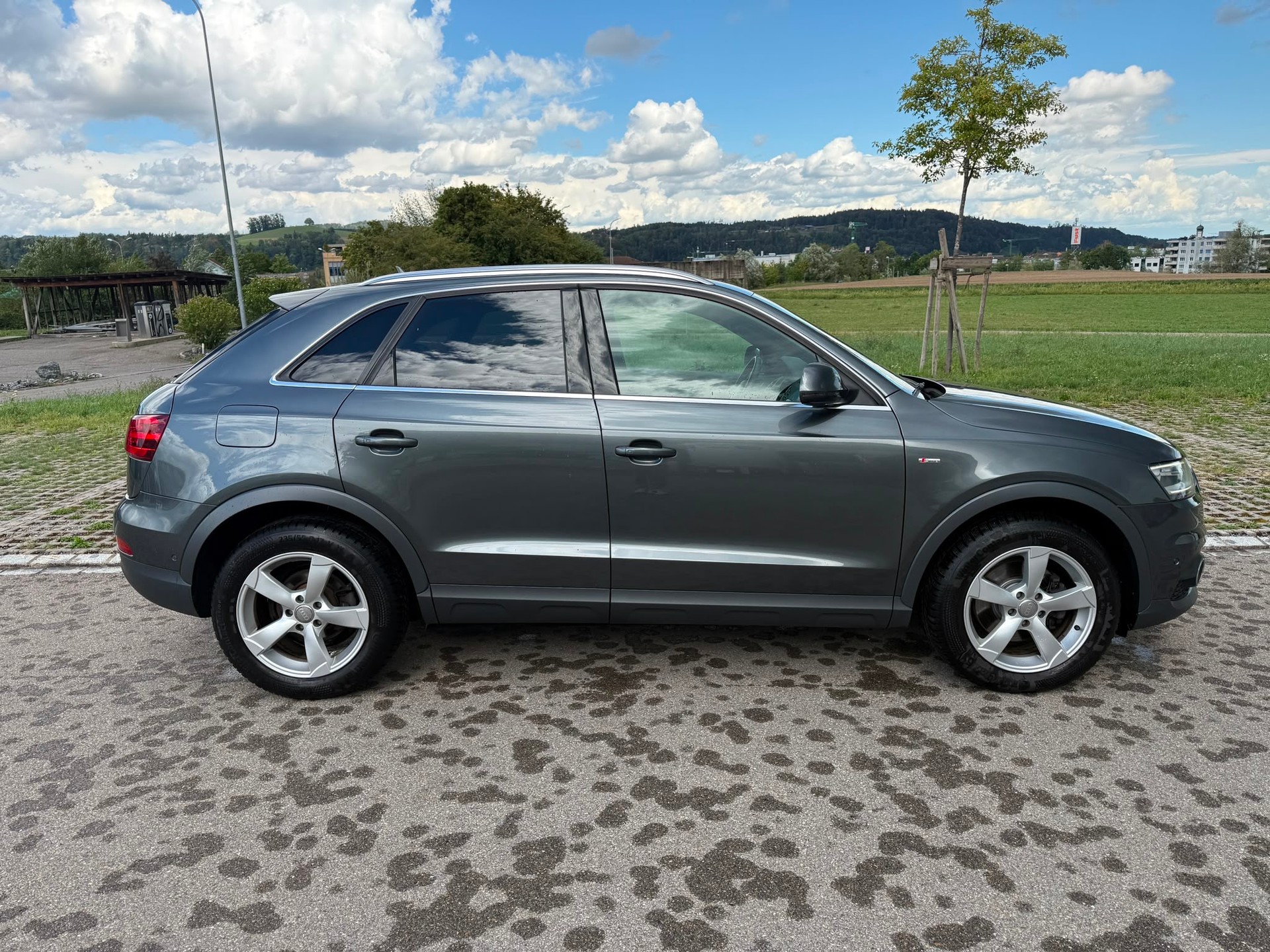 AUDI Q3 2.0 TFSI quattro S-tronic-image-5