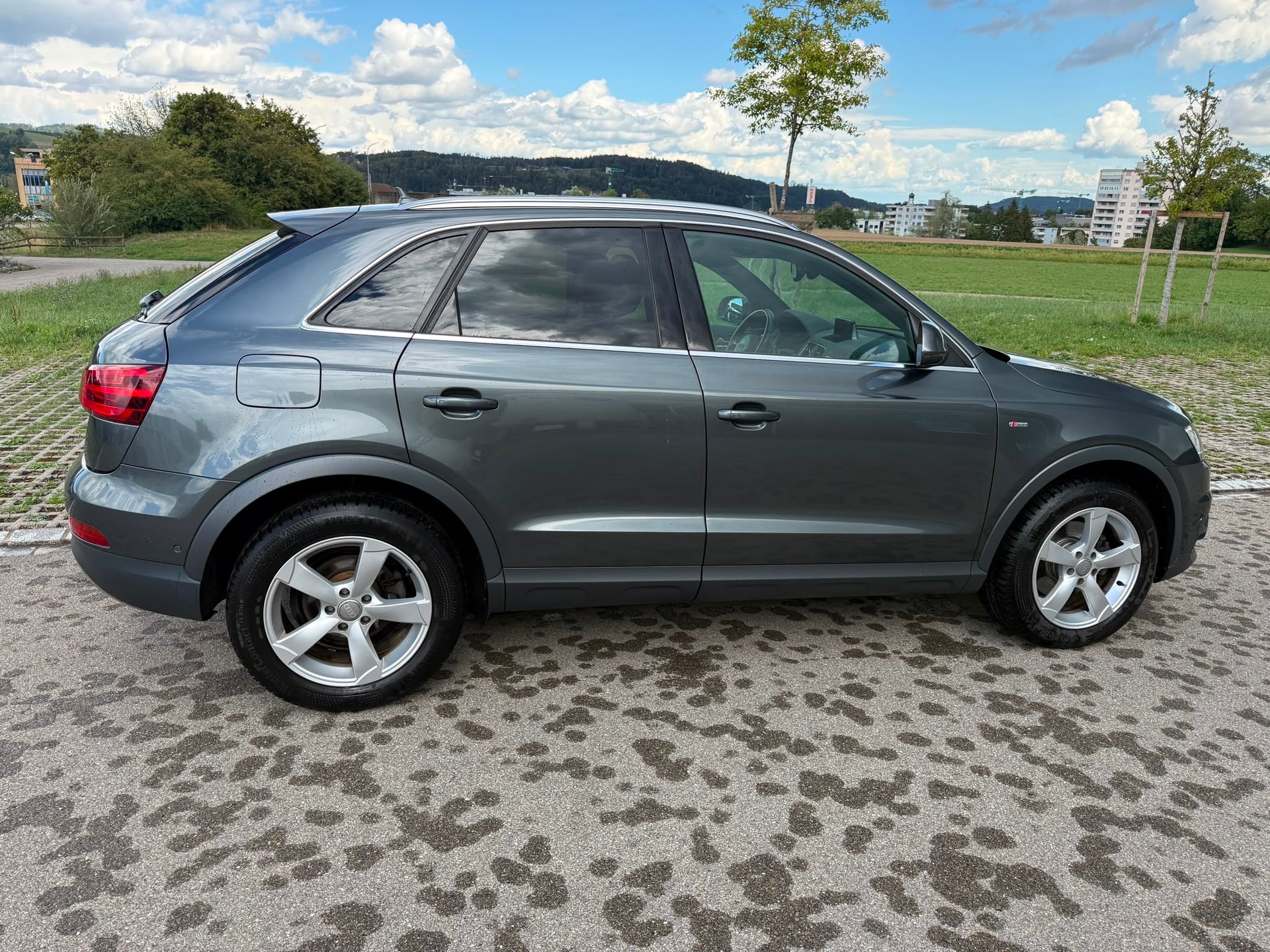 AUDI Q3 2.0 TFSI quattro S-tronic-image-8