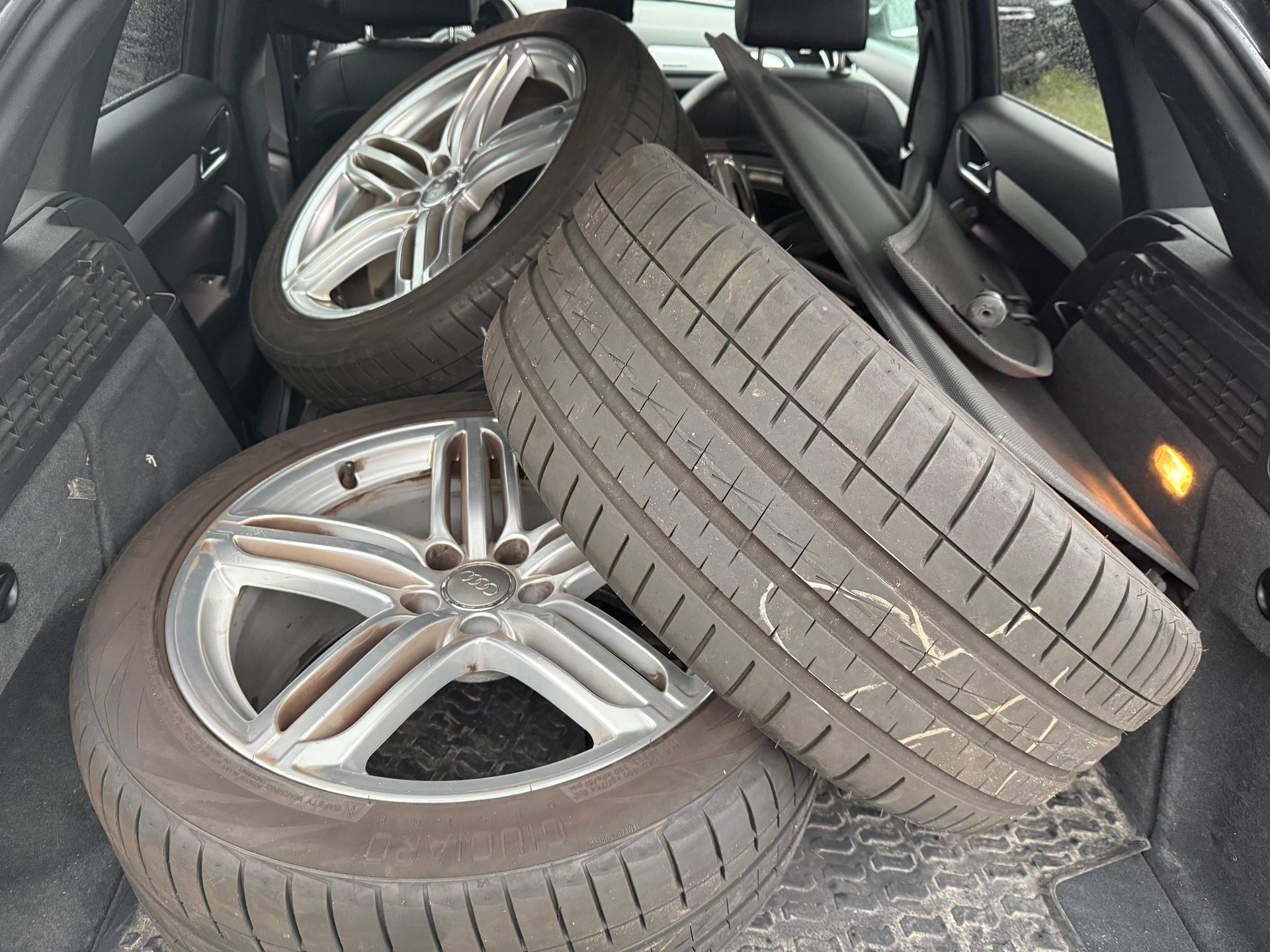 AUDI Q3 2.0 TFSI quattro S-tronic-image-23
