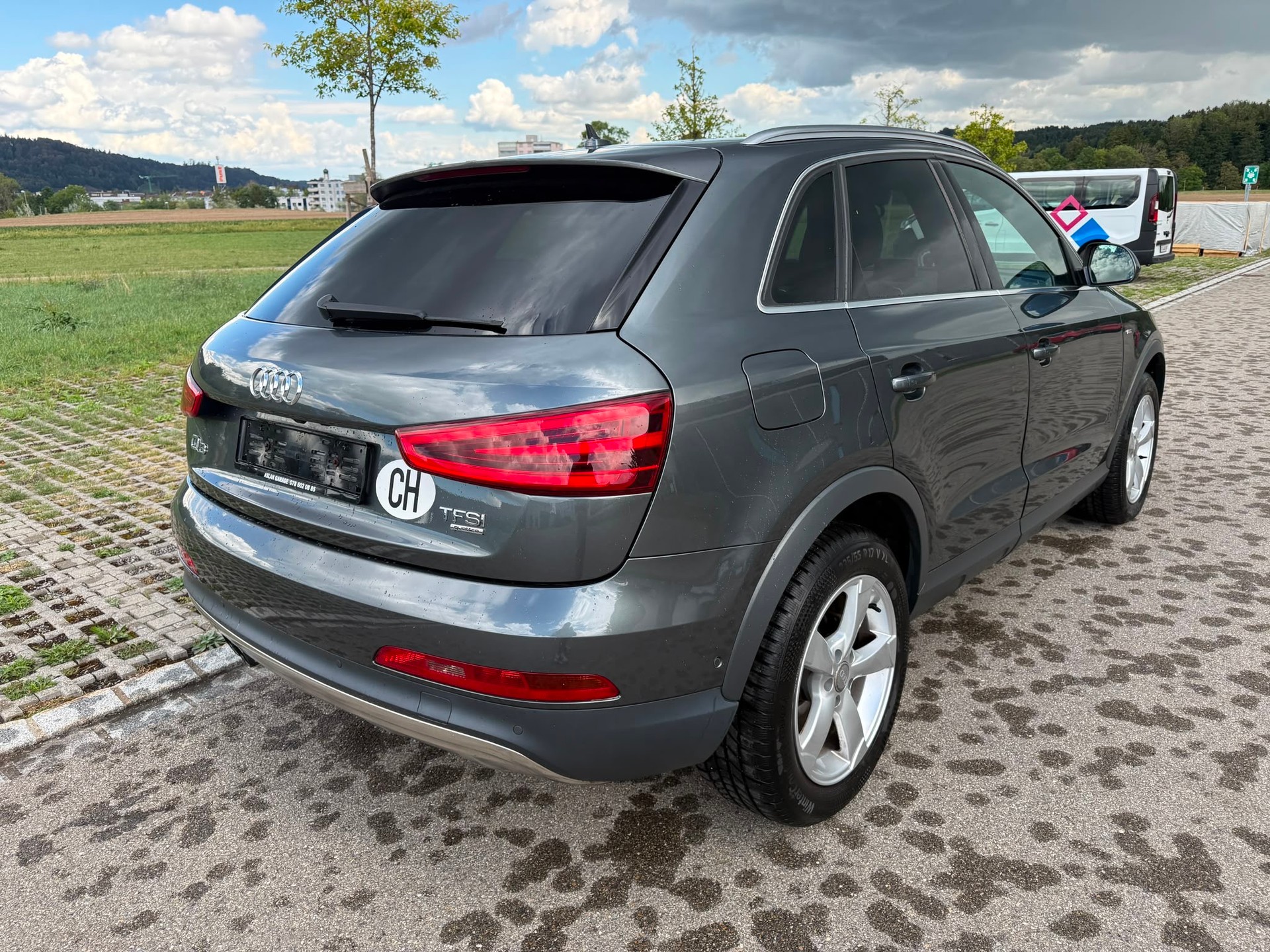 AUDI Q3 2.0 TFSI quattro S-tronic-image-12