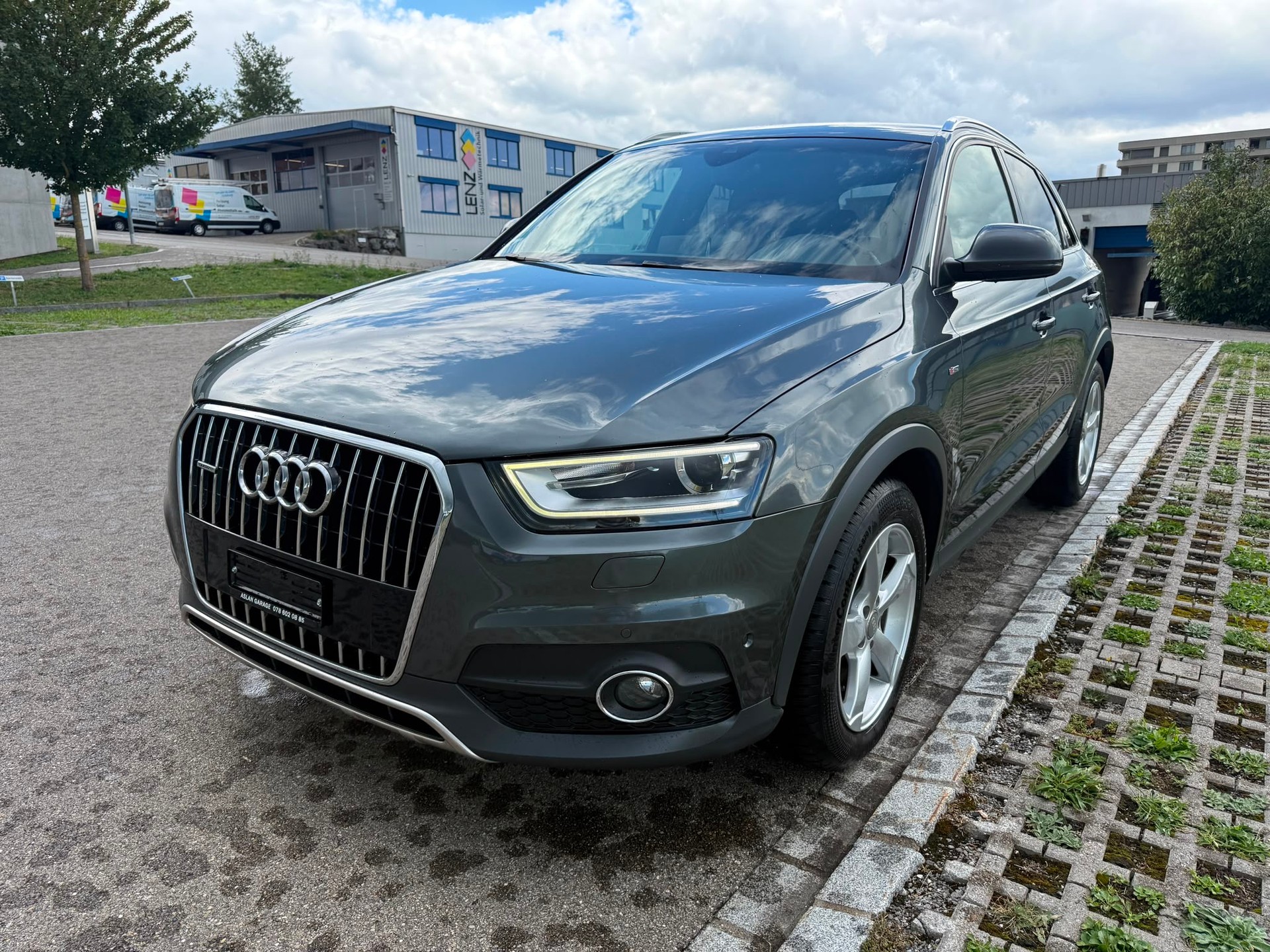 AUDI Q3 2.0 TFSI quattro S-tronic-image-2