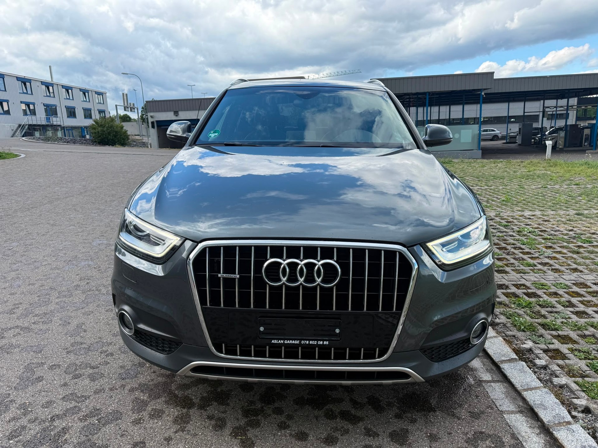 AUDI Q3 2.0 TFSI quattro S-tronic-image-1