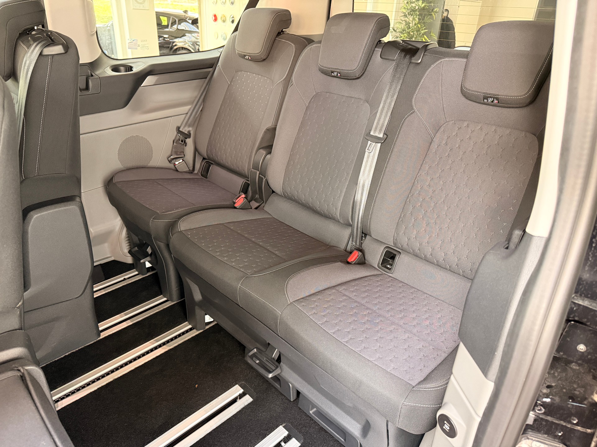 FORD Tourneo Bus 320 L1H1 Titanium Automat-image-13