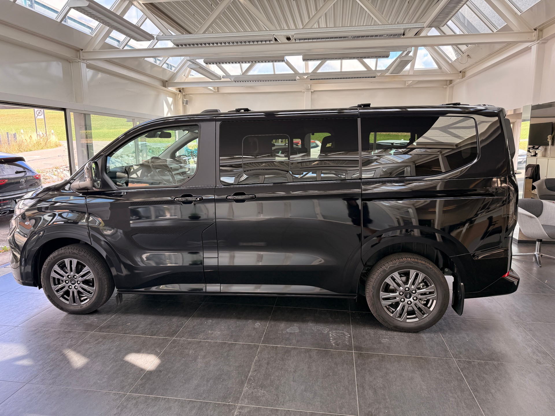 FORD Tourneo Bus 320 L1H1 Titanium Automat-image-1
