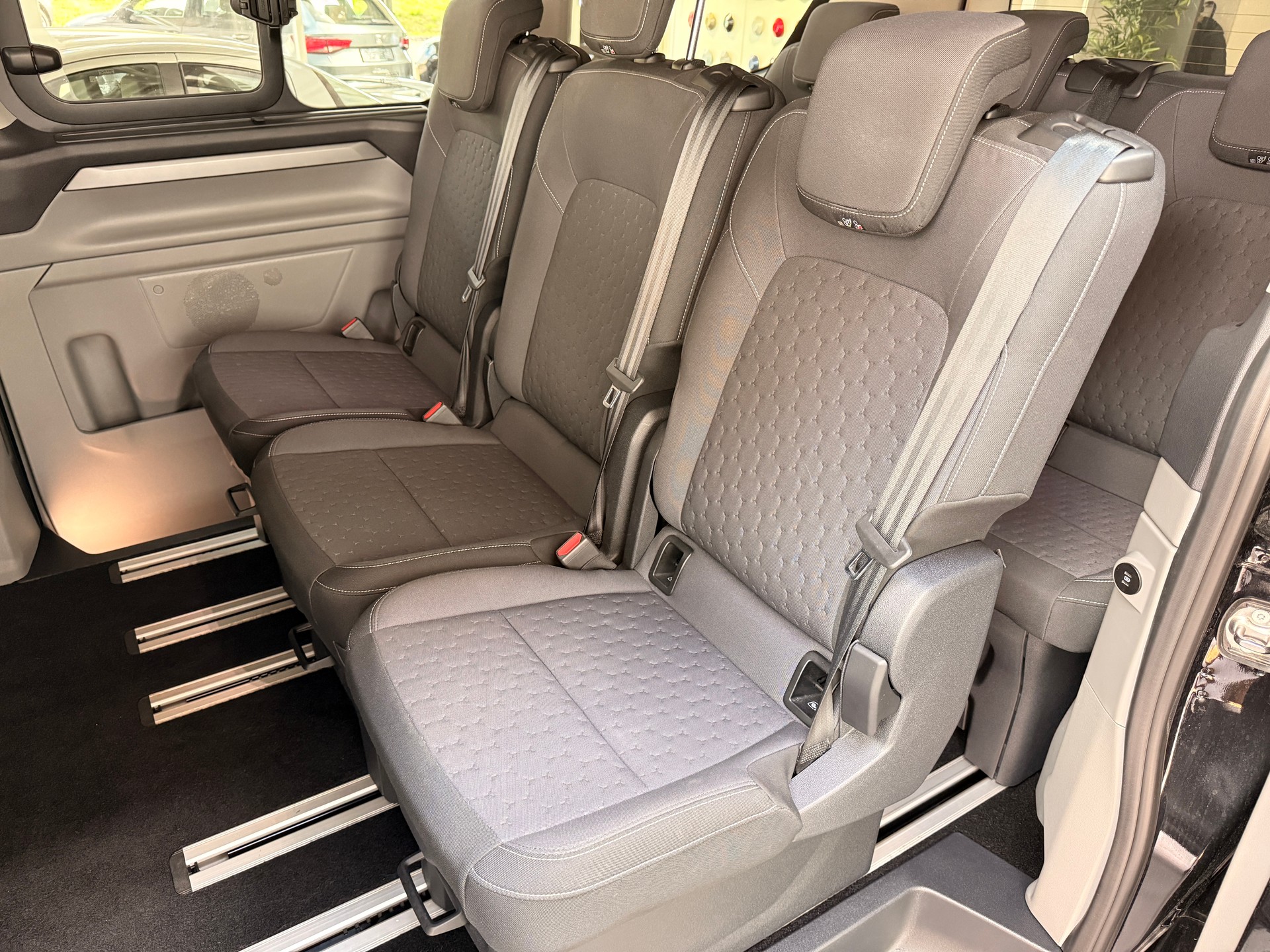 FORD Tourneo Bus 320 L1H1 Titanium Automat-image-12