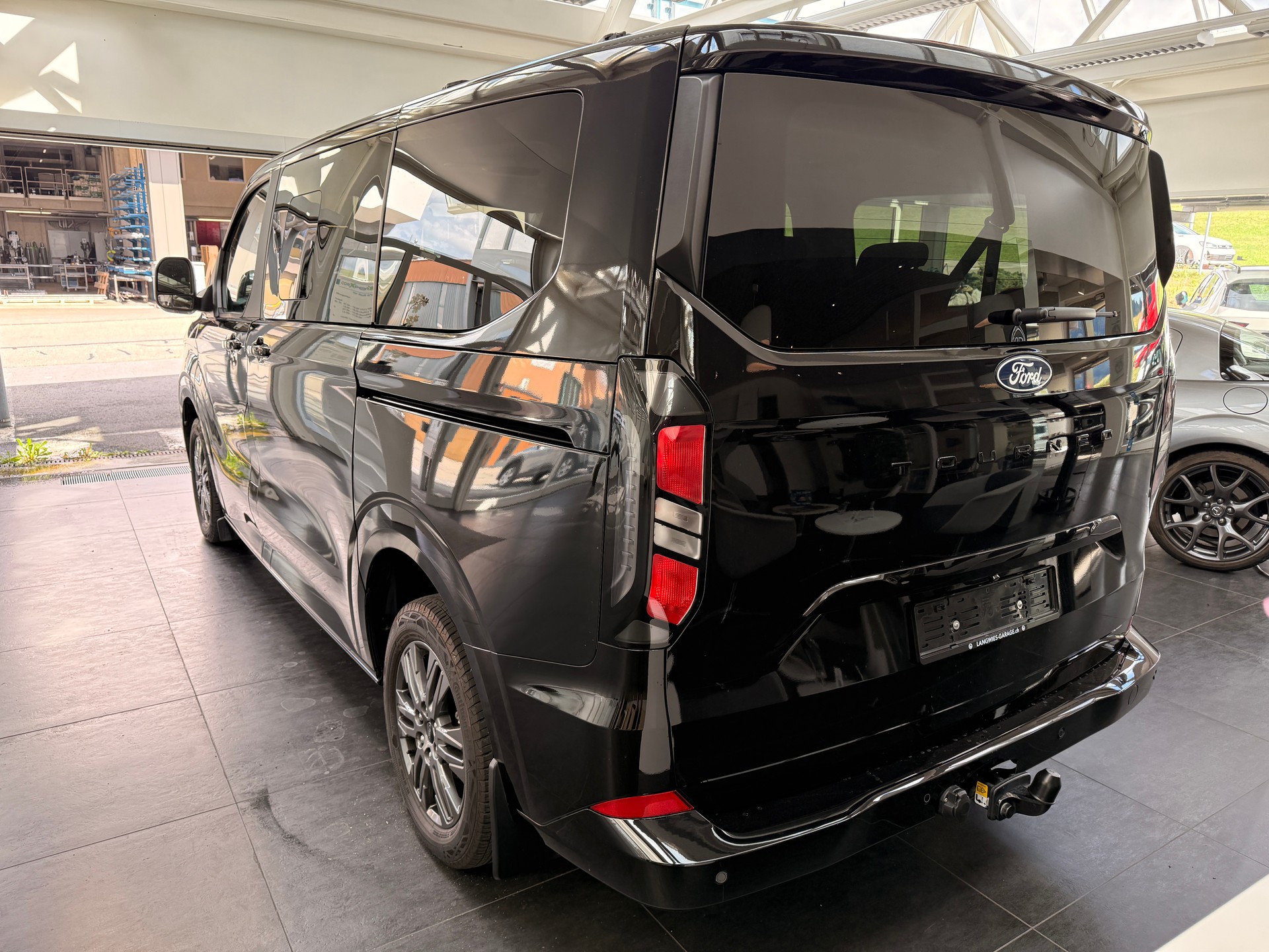 FORD Tourneo Bus 320 L1H1 Titanium Automat-image-2