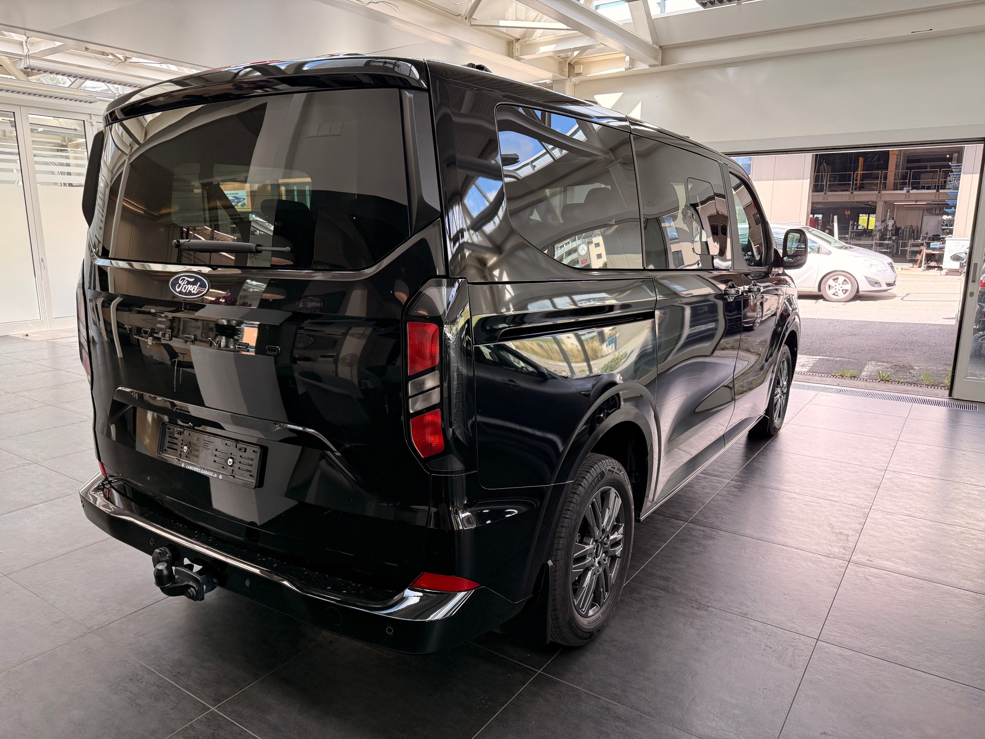 FORD Tourneo Bus 320 L1H1 Titanium Automat-image-3