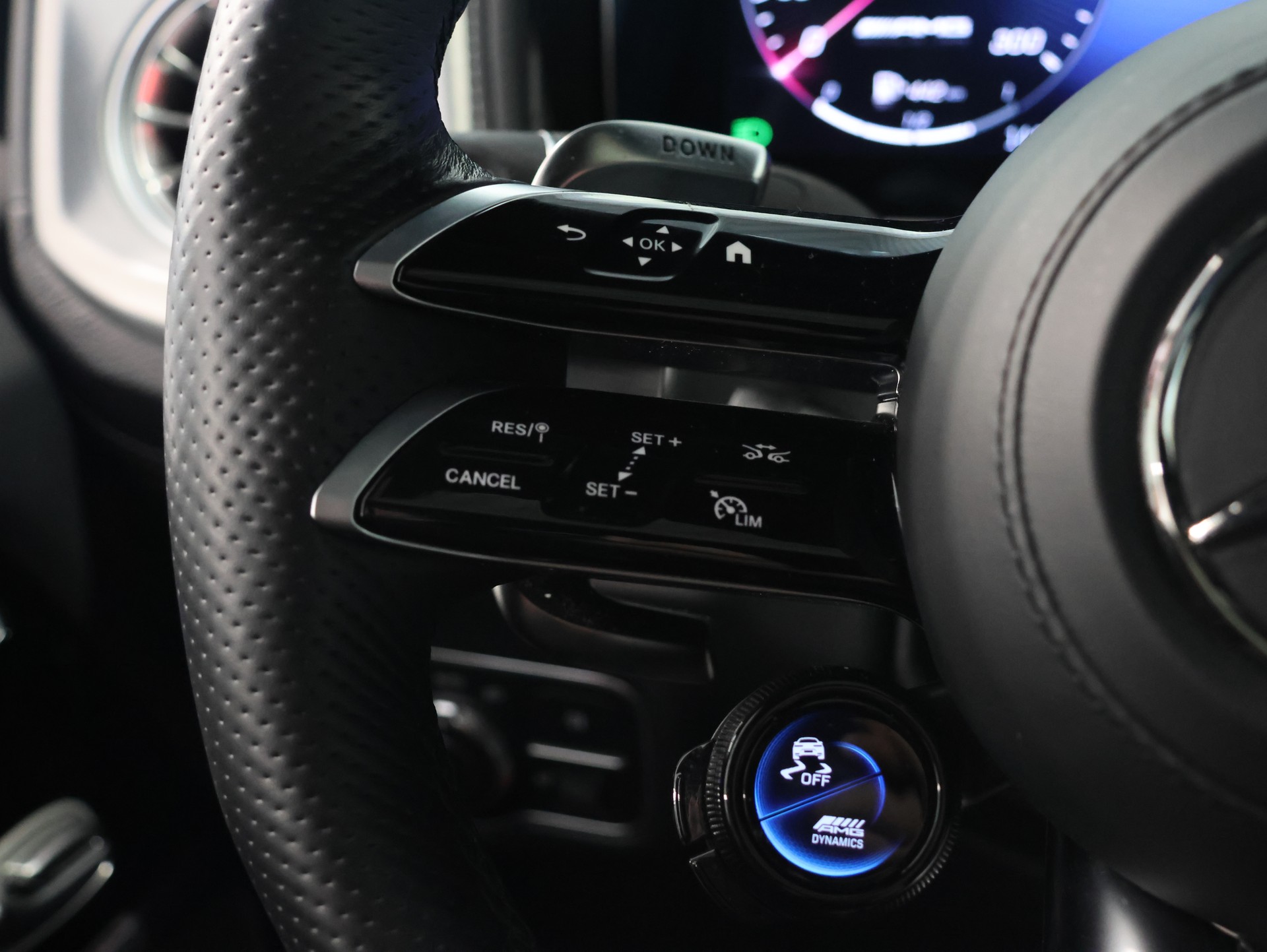 MERCEDES-BENZ G 63 AMG 9G-Tronic *Burmester* *360 Kamera* *Panoramadach*-image-22