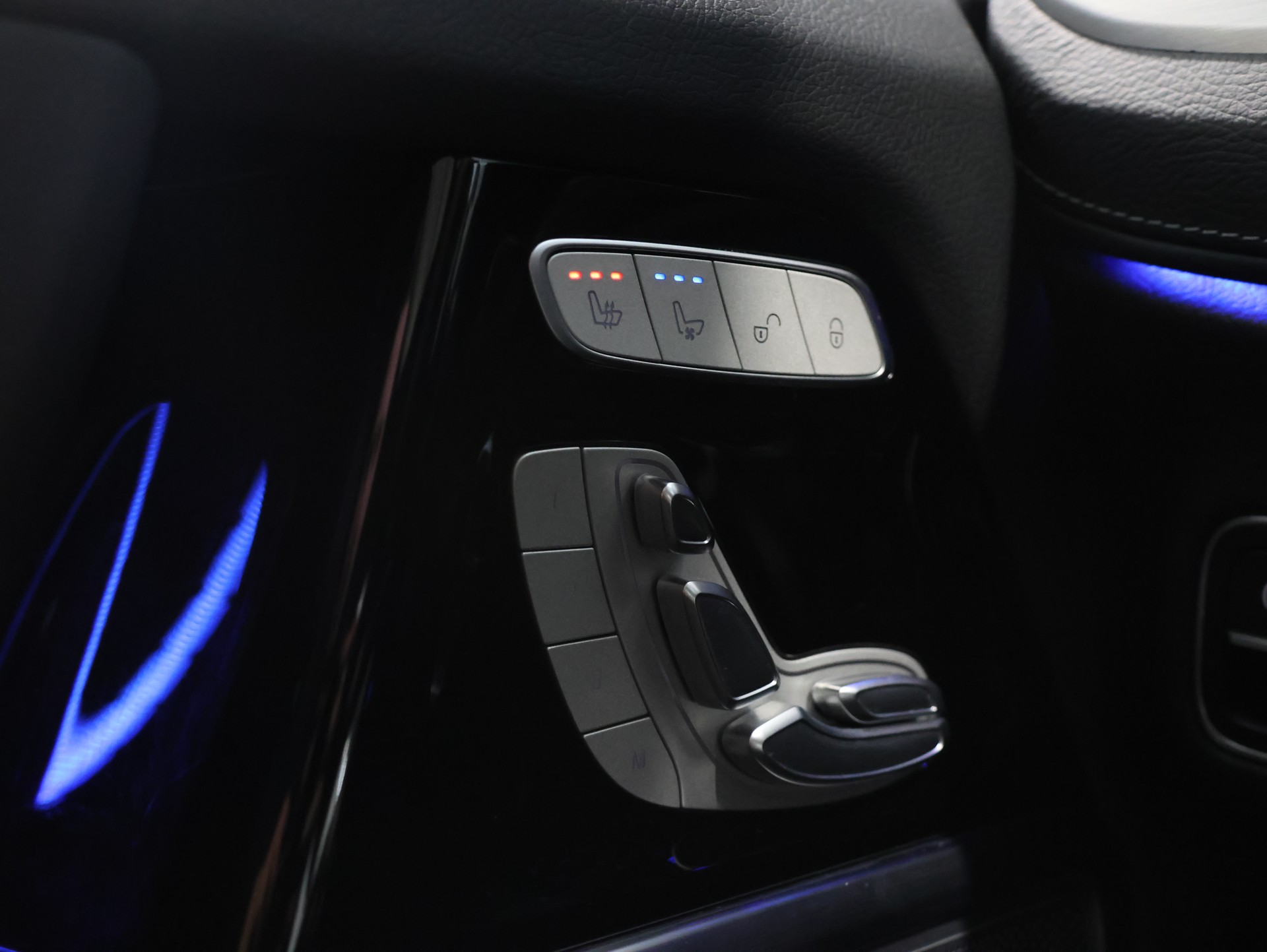 MERCEDES-BENZ G 63 AMG 9G-Tronic *Burmester* *360 Kamera* *Panoramadach*-image-35