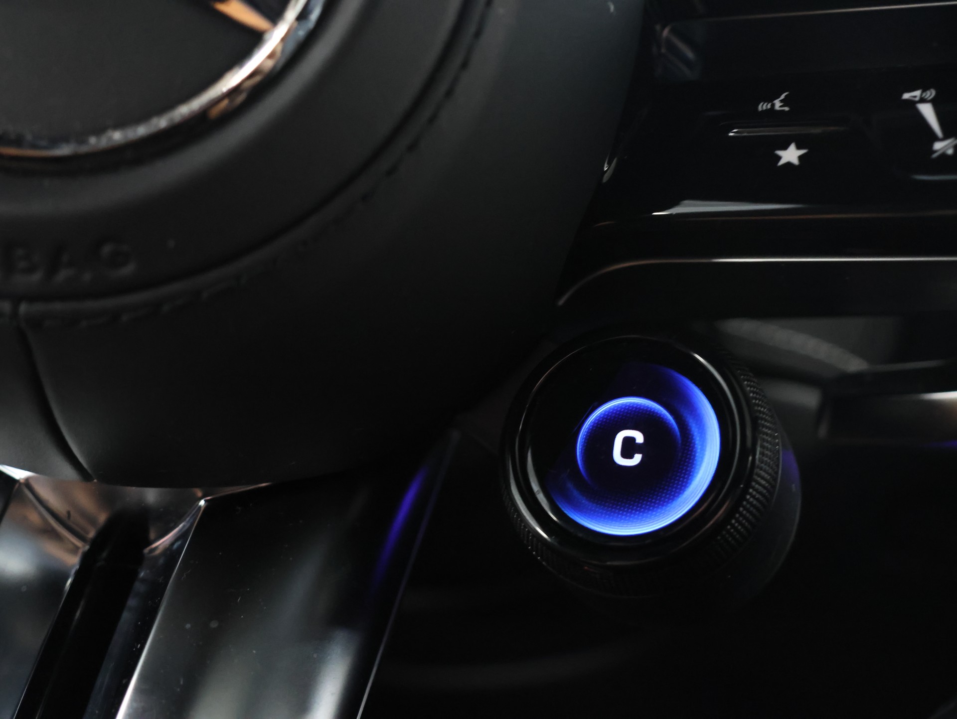 MERCEDES-BENZ G 63 AMG 9G-Tronic *Burmester* *360 Kamera* *Panoramadach*-image-21