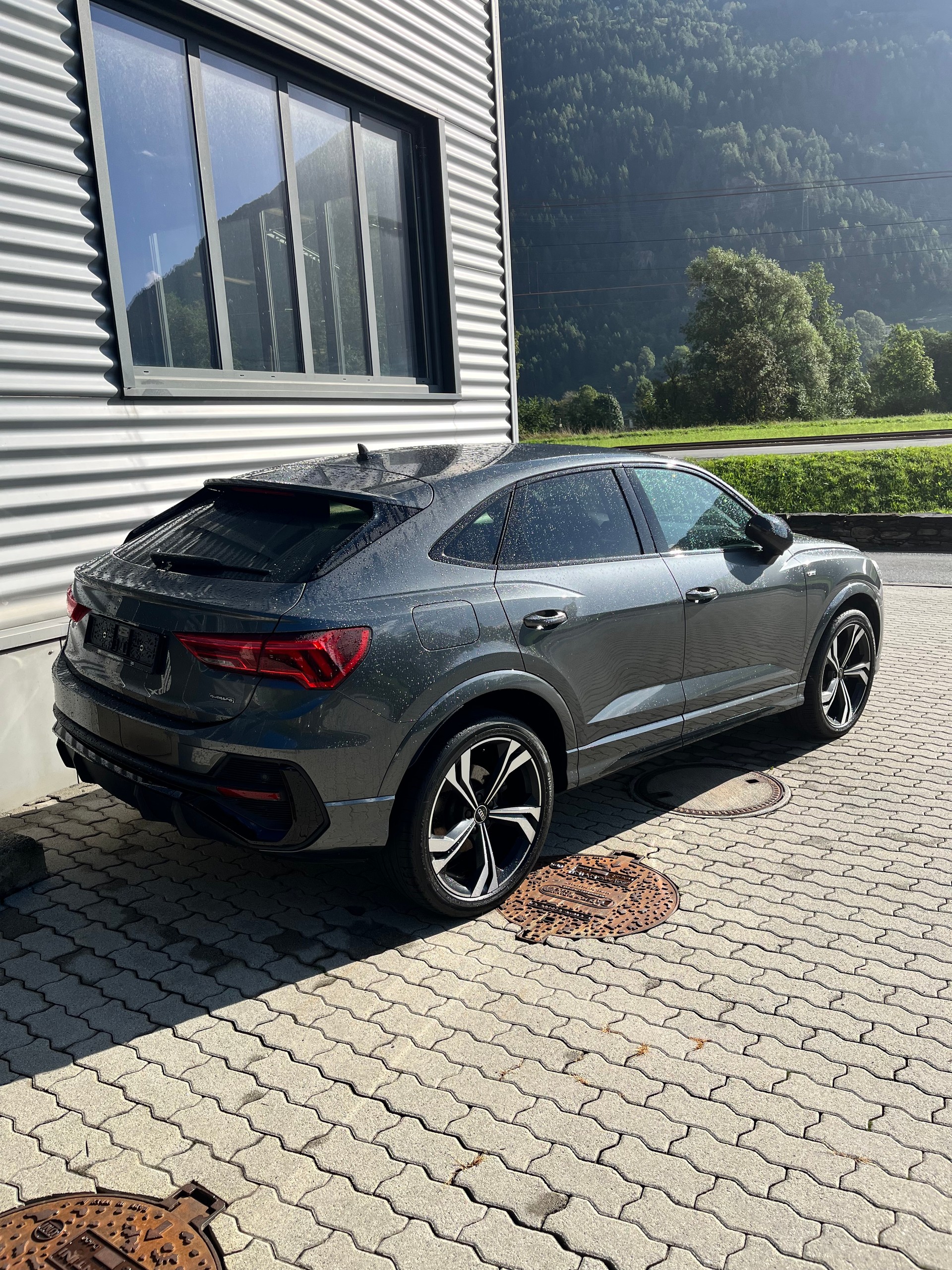 AUDI Q3 Sportback 45 TFSI S line quattro S-tronic-image-2