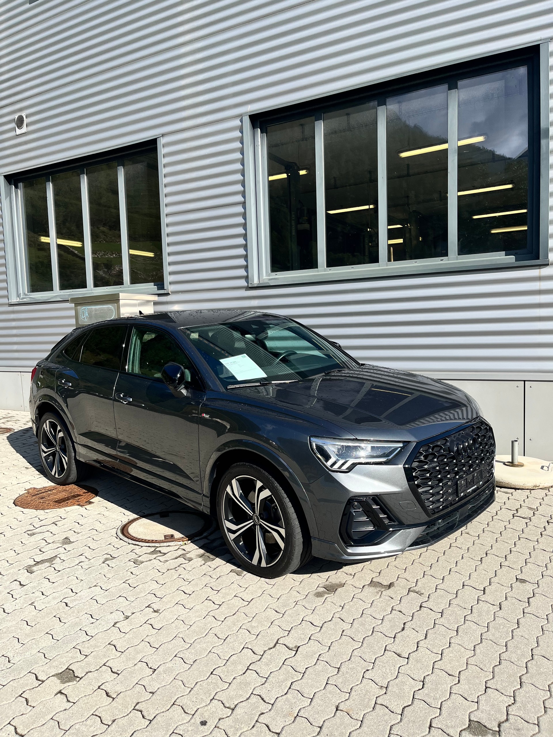 AUDI Q3 Sportback 45 TFSI S line quattro S-tronic-image-1