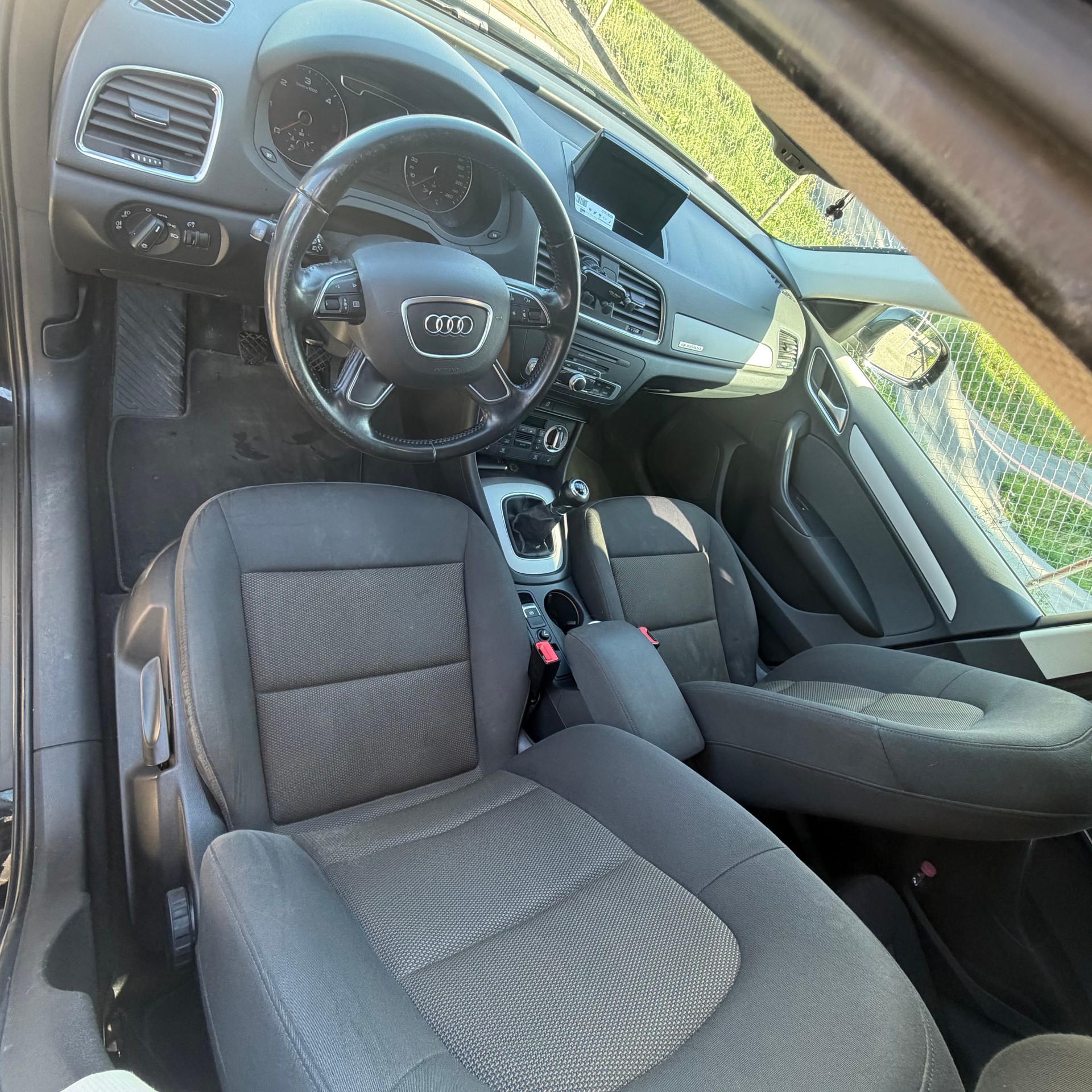 AUDI Q3 2.0 TDI quattro-image-5
