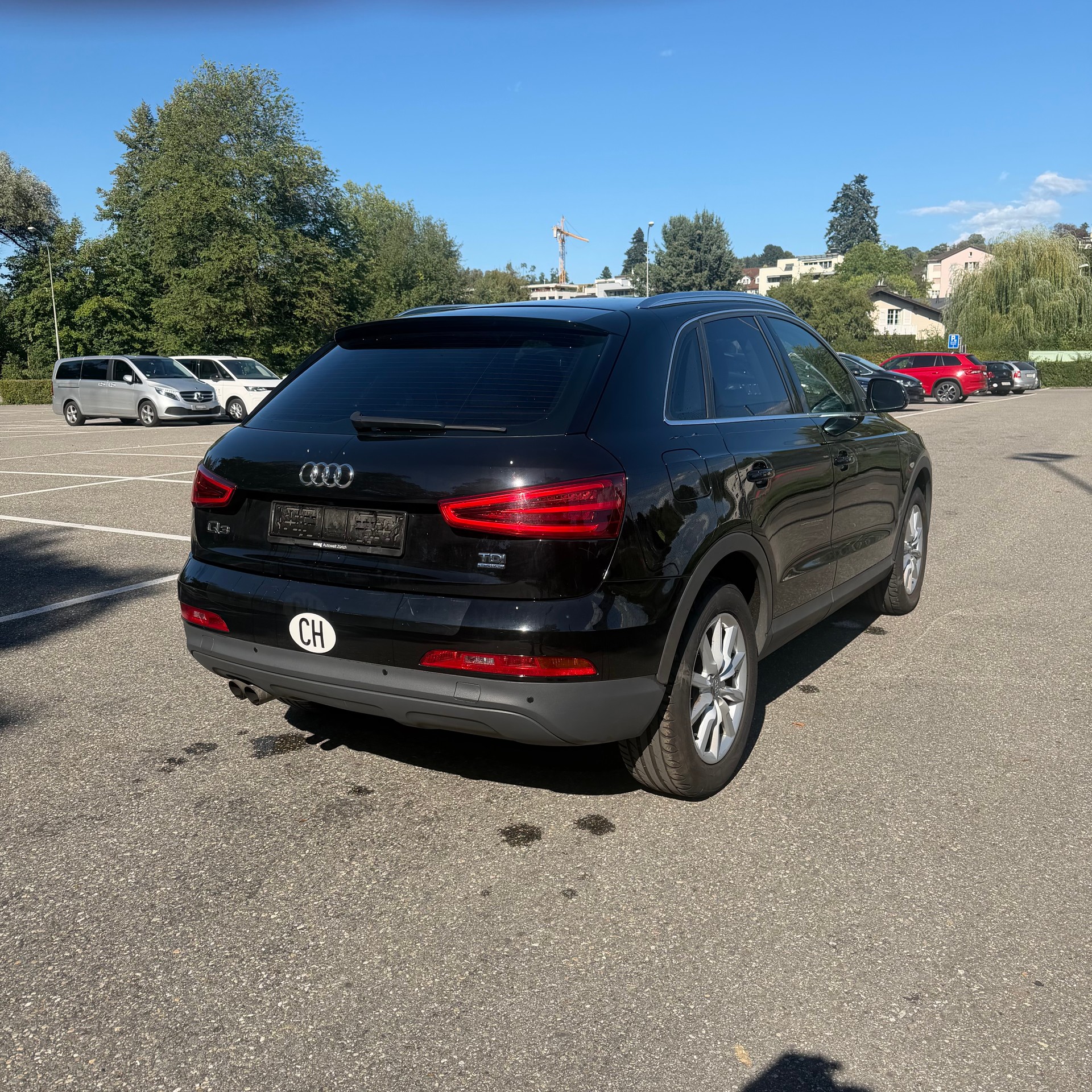 AUDI Q3 2.0 TDI quattro-image-1