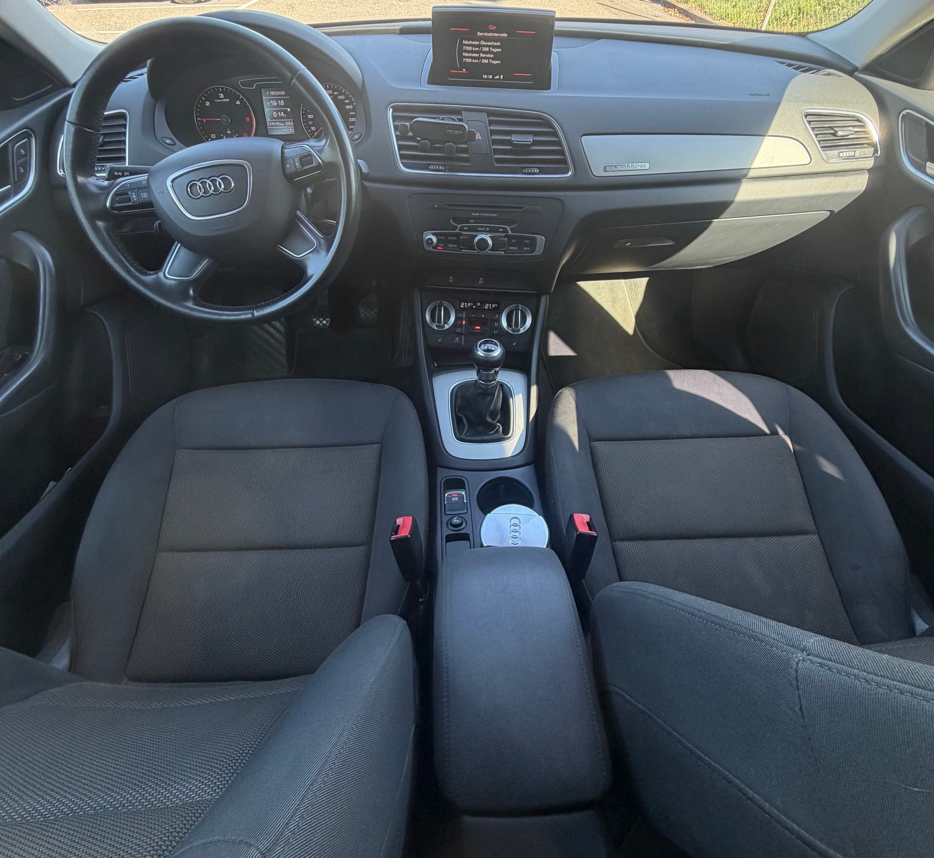 AUDI Q3 2.0 TDI quattro-image-6